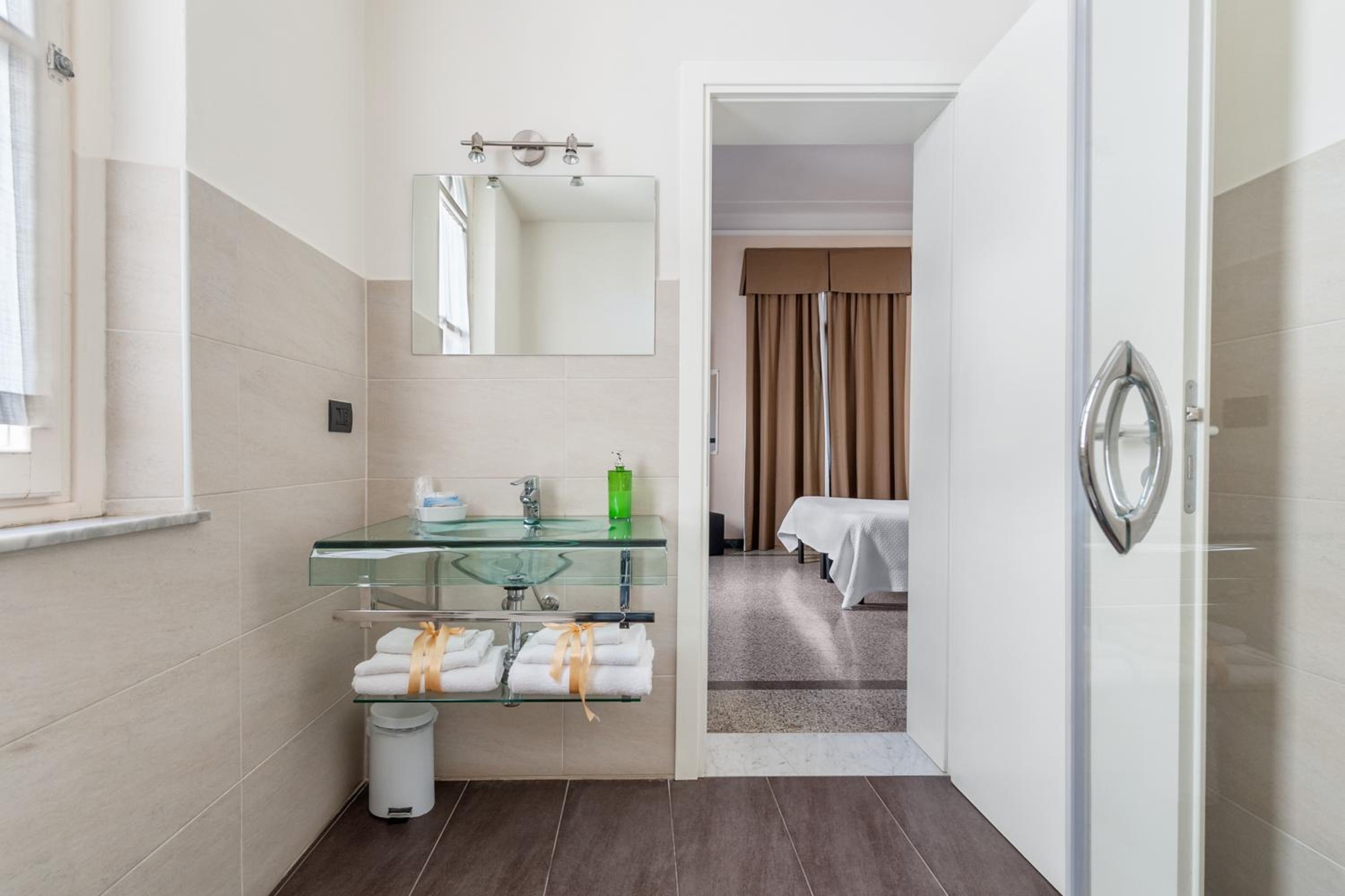 Superior Double Room - Photo 11