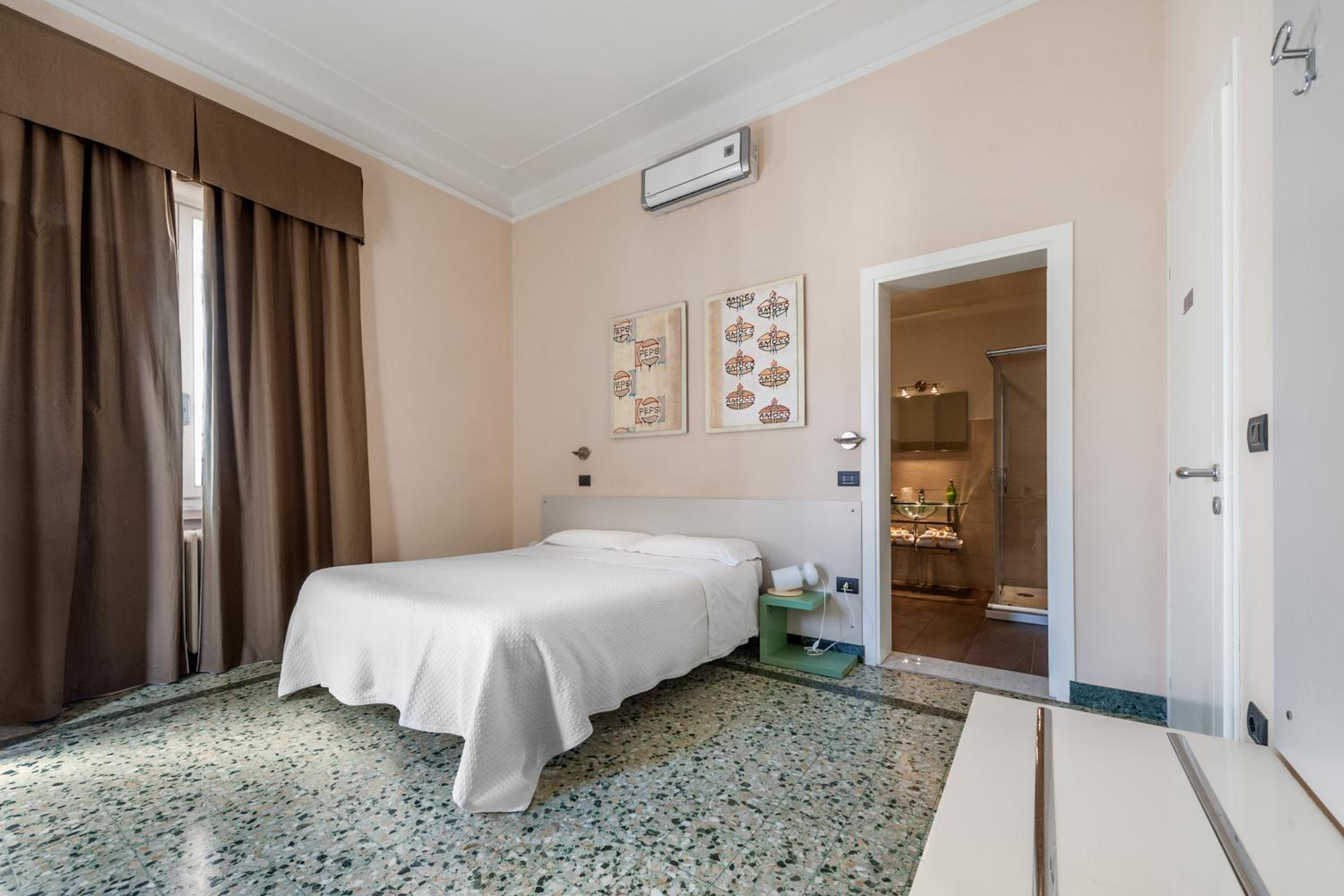Standard Double Room - Photo 4
