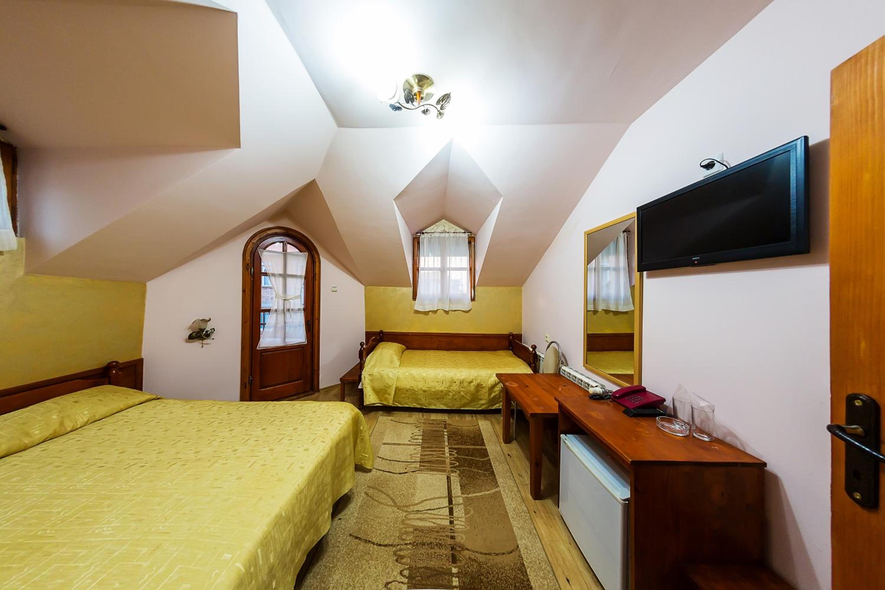 Triple Room with Balcony - Photo 2