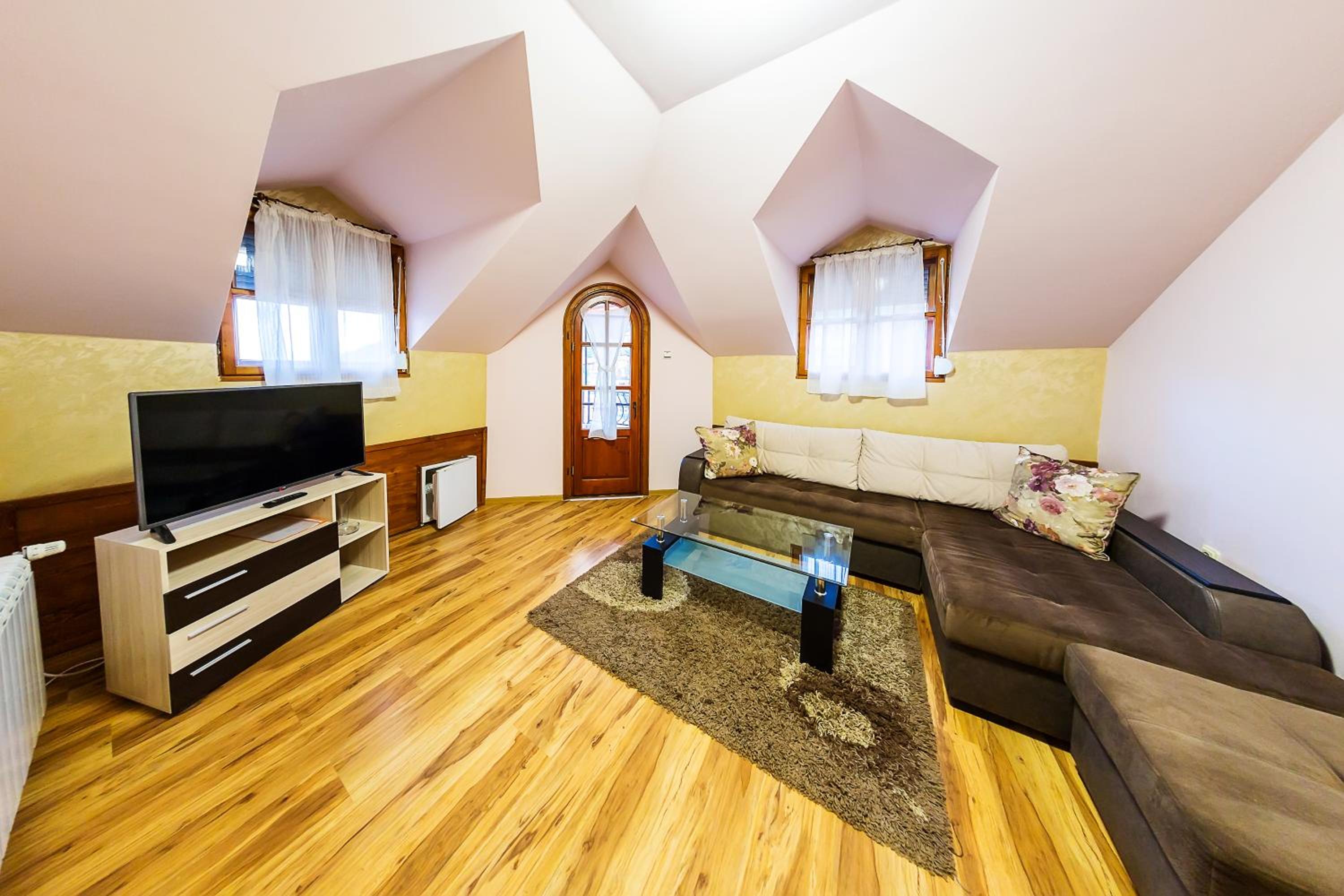 Junior Suite with Balcony - Photo 1