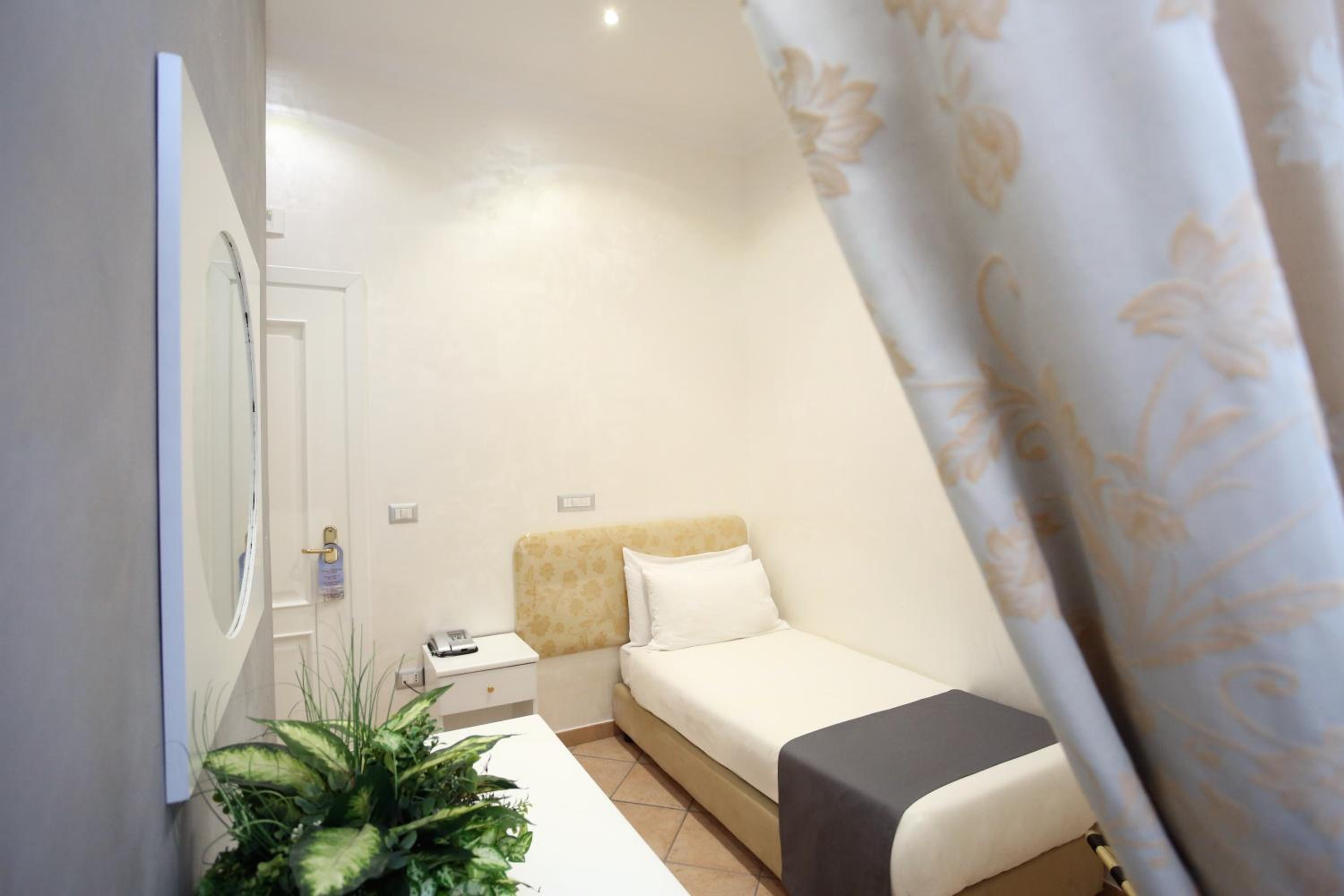 Single Room photo 3