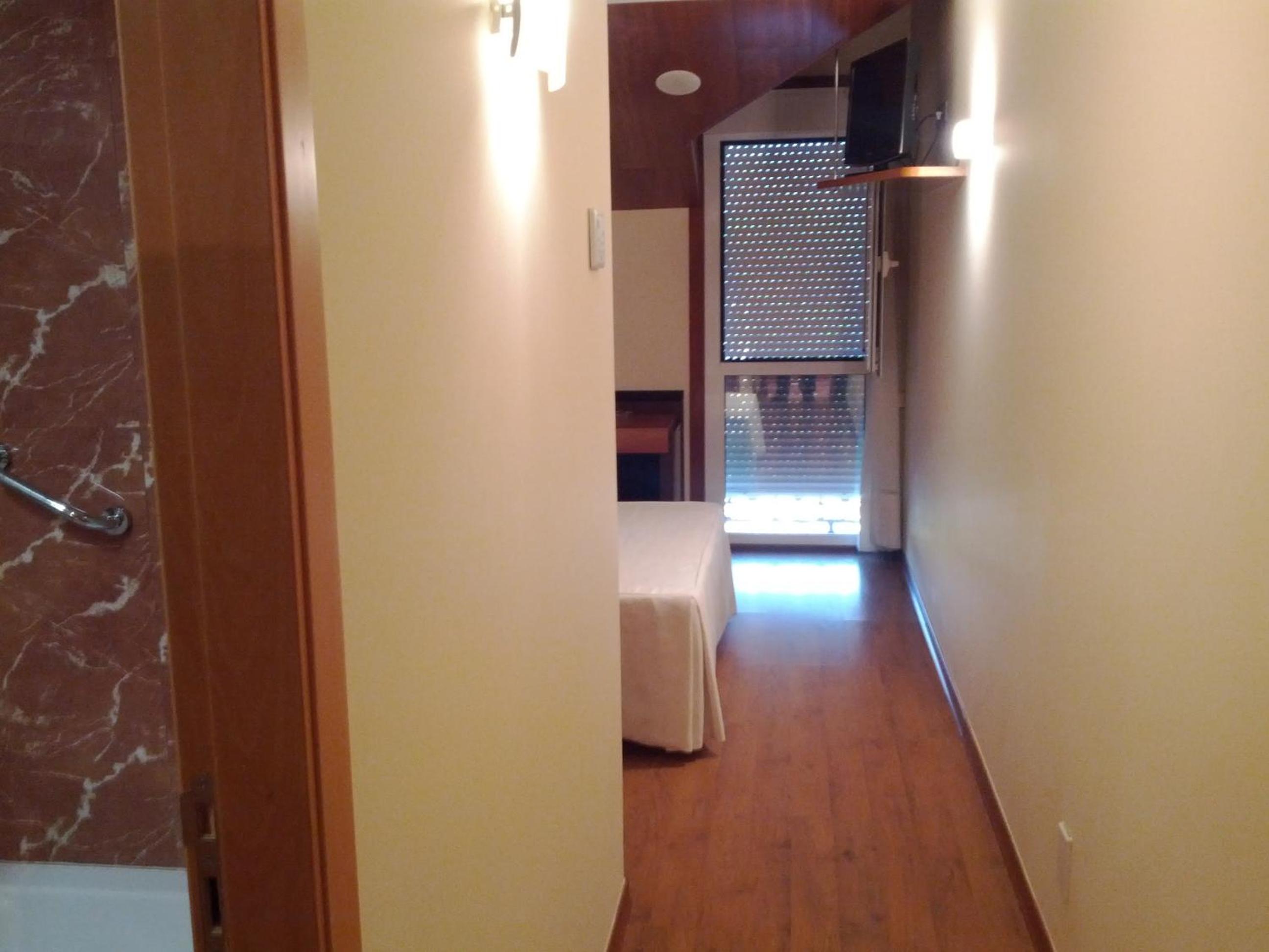 Double Room - Photo 5