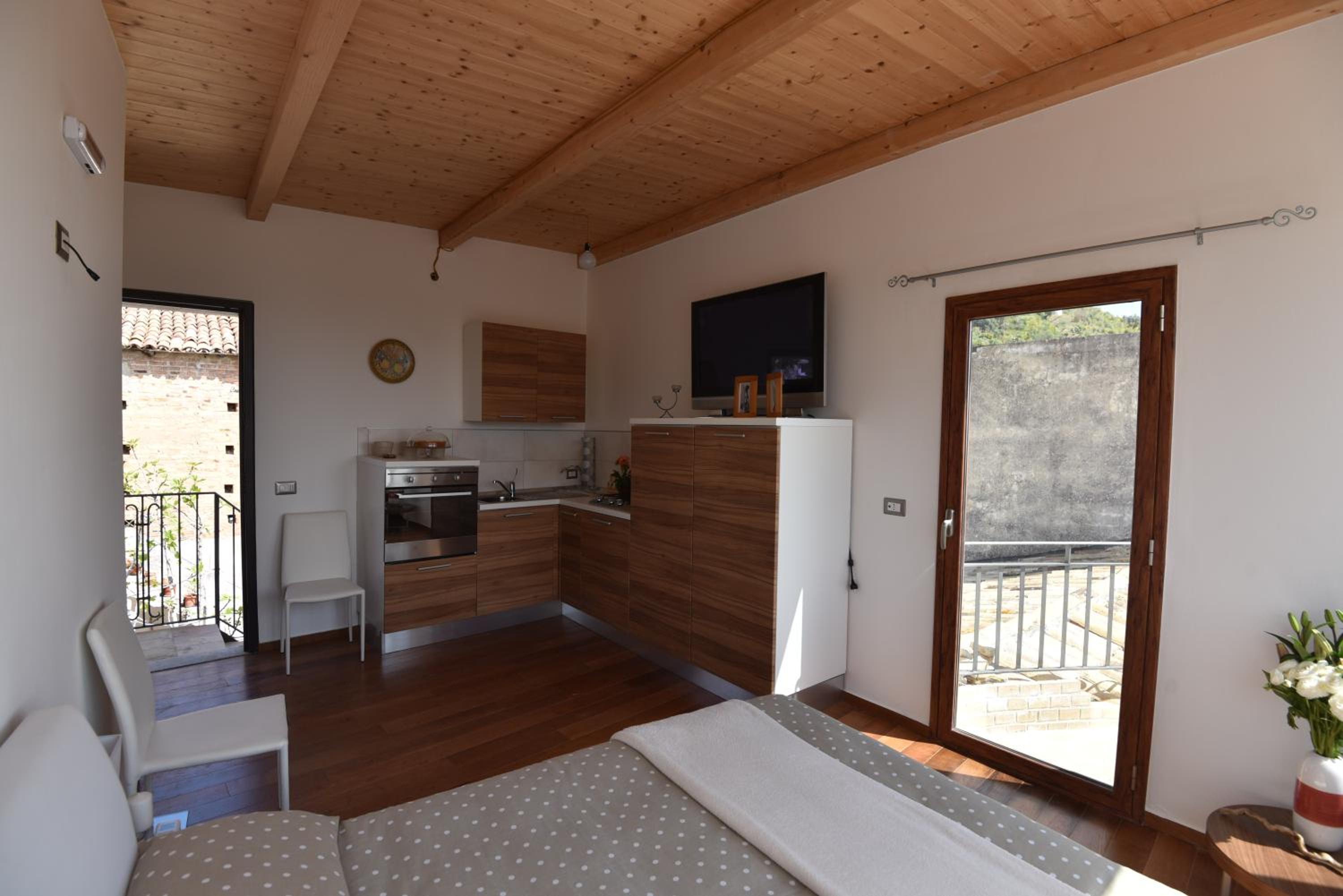 Deluxe Double Room with Balcony and Sea View photo 3