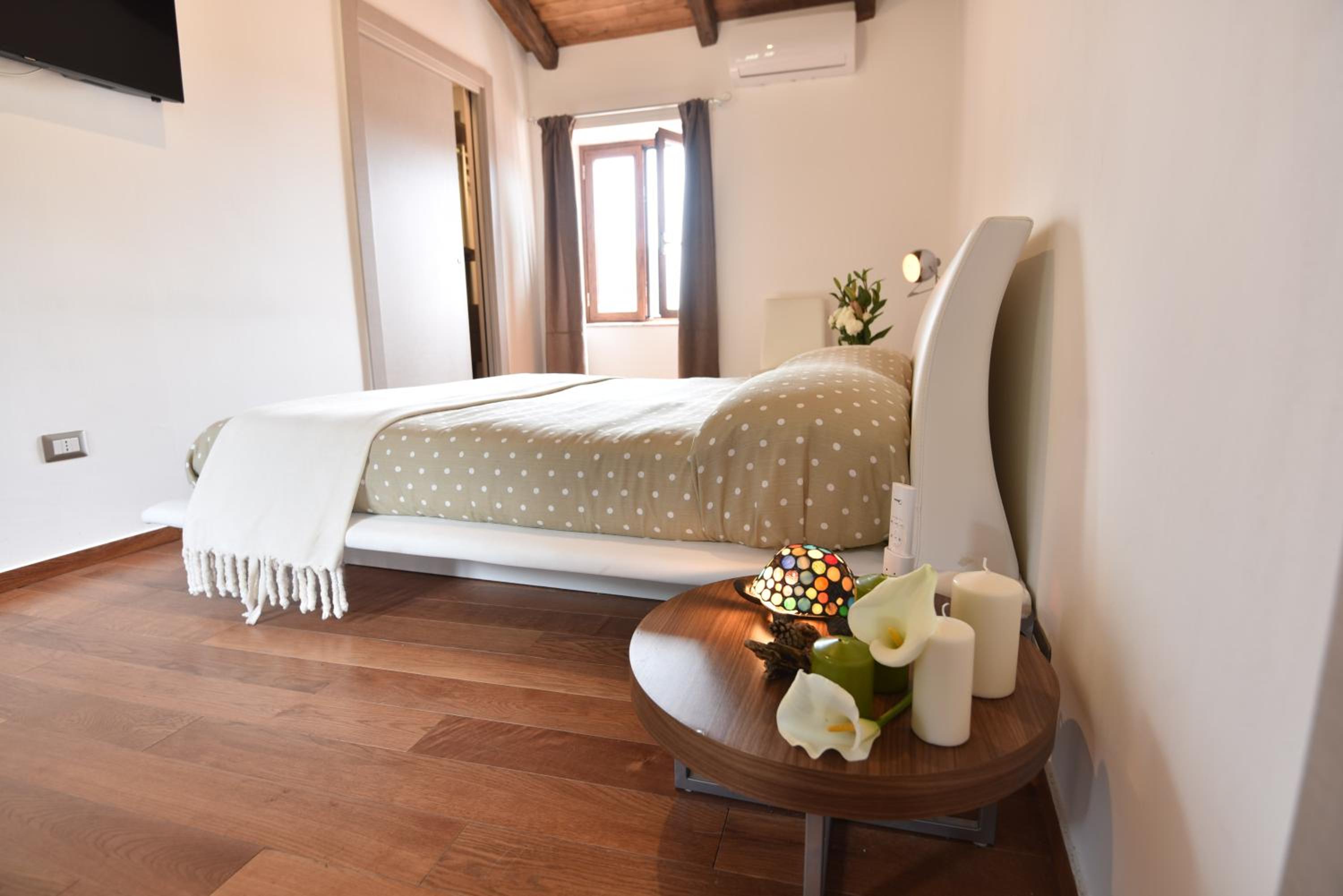 Large Double Room photo 3
