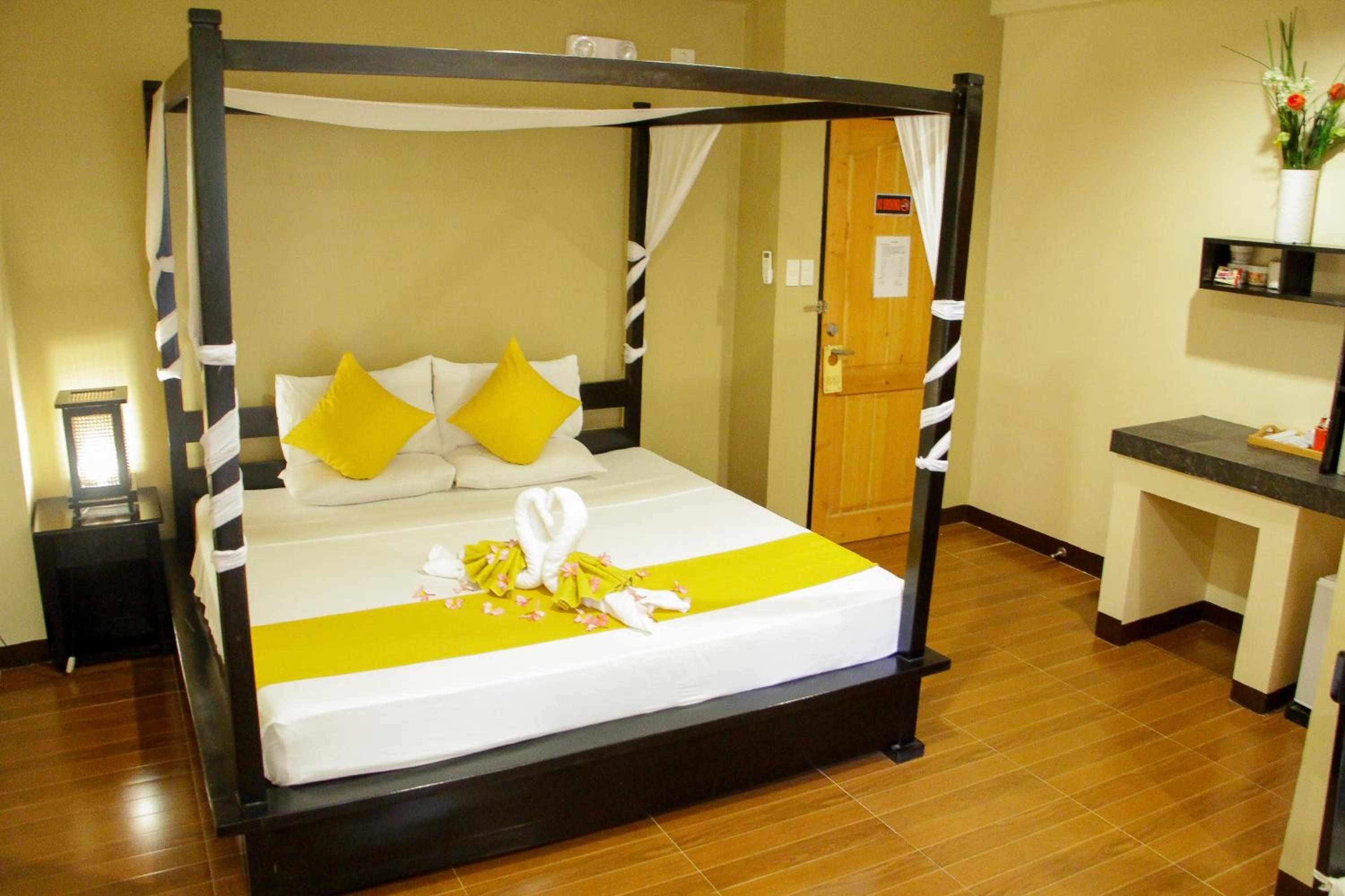 Deluxe Double Room with Garden - Photo 16
