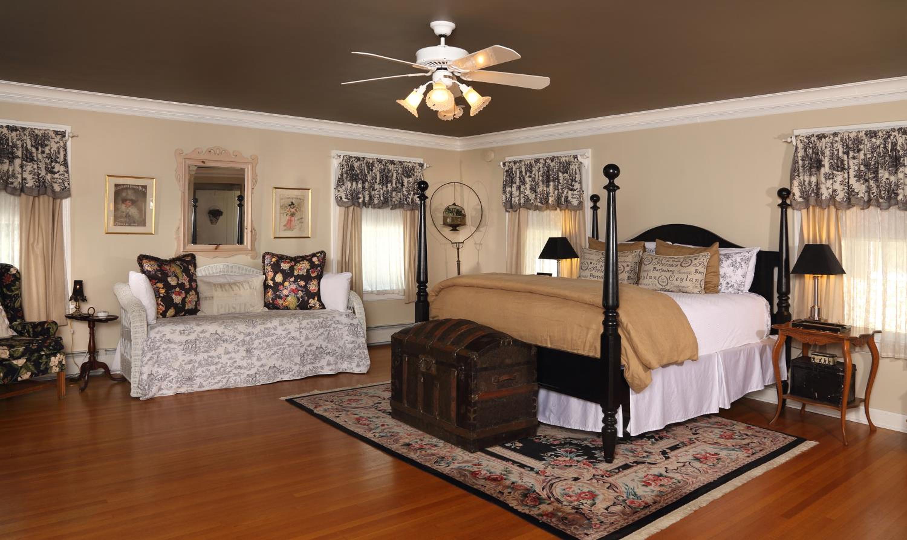 Superior King Suite photo 3