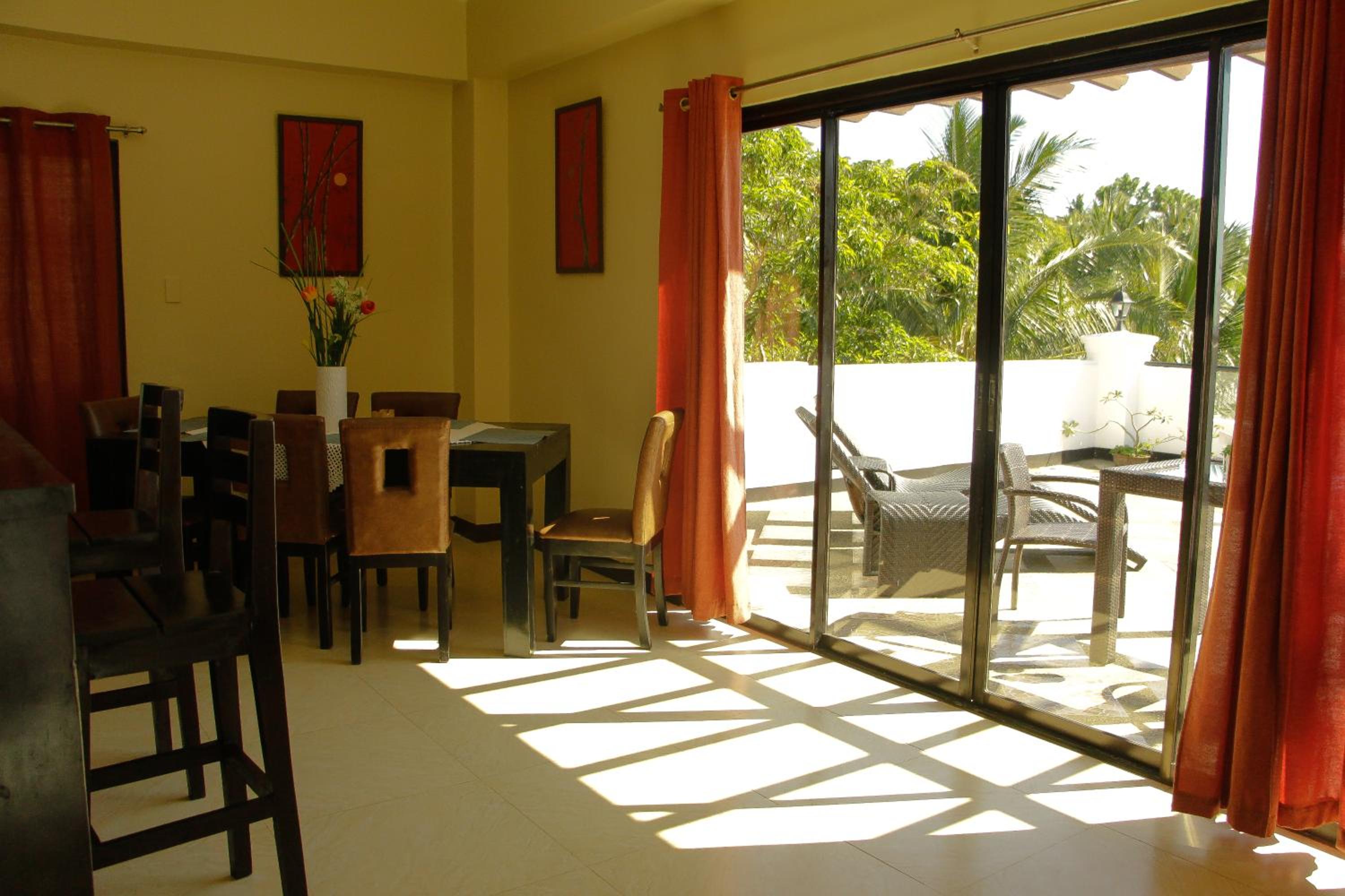 Deluxe Suite with Sea View - Photo 8