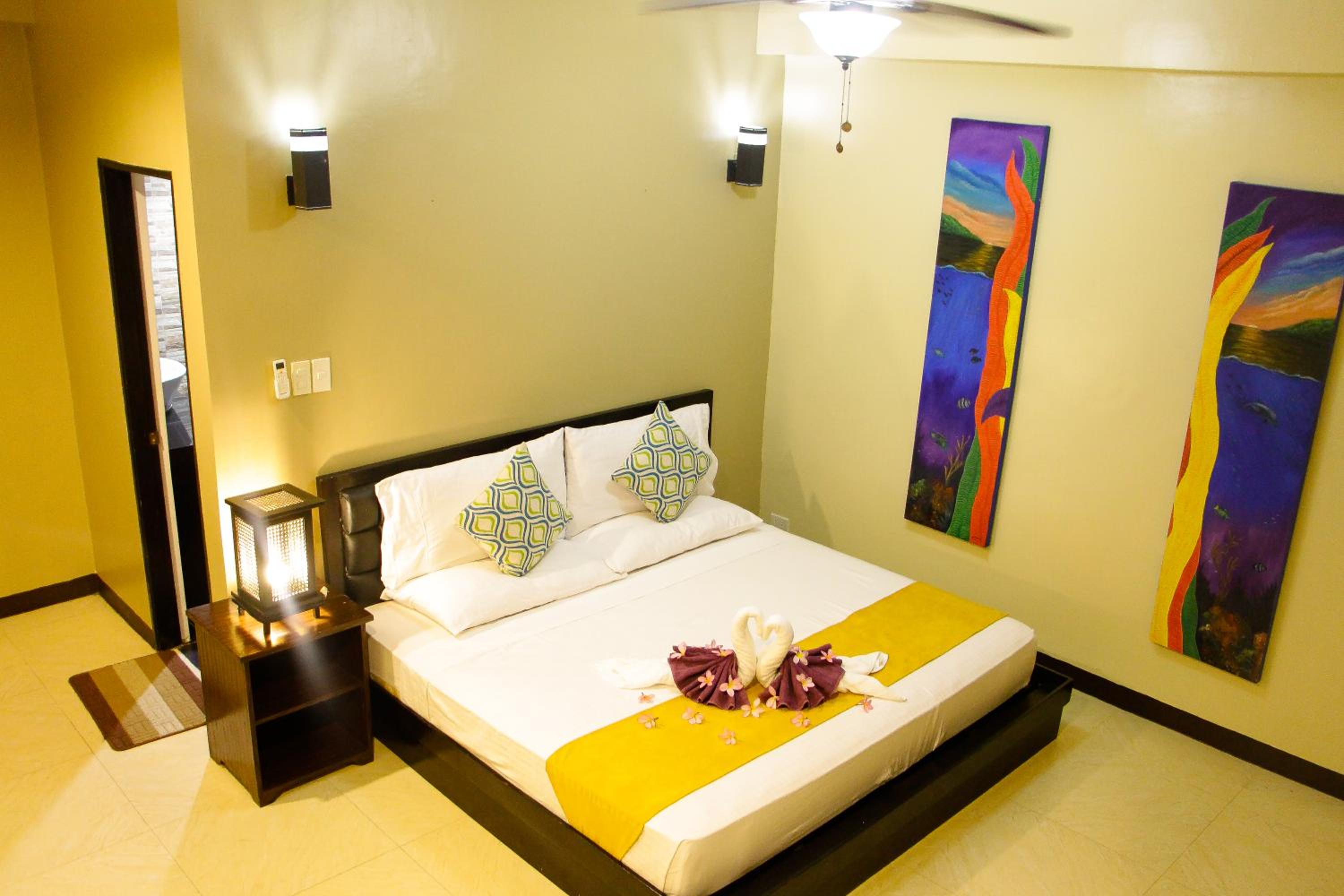 Deluxe Suite with Sea View - Photo 7