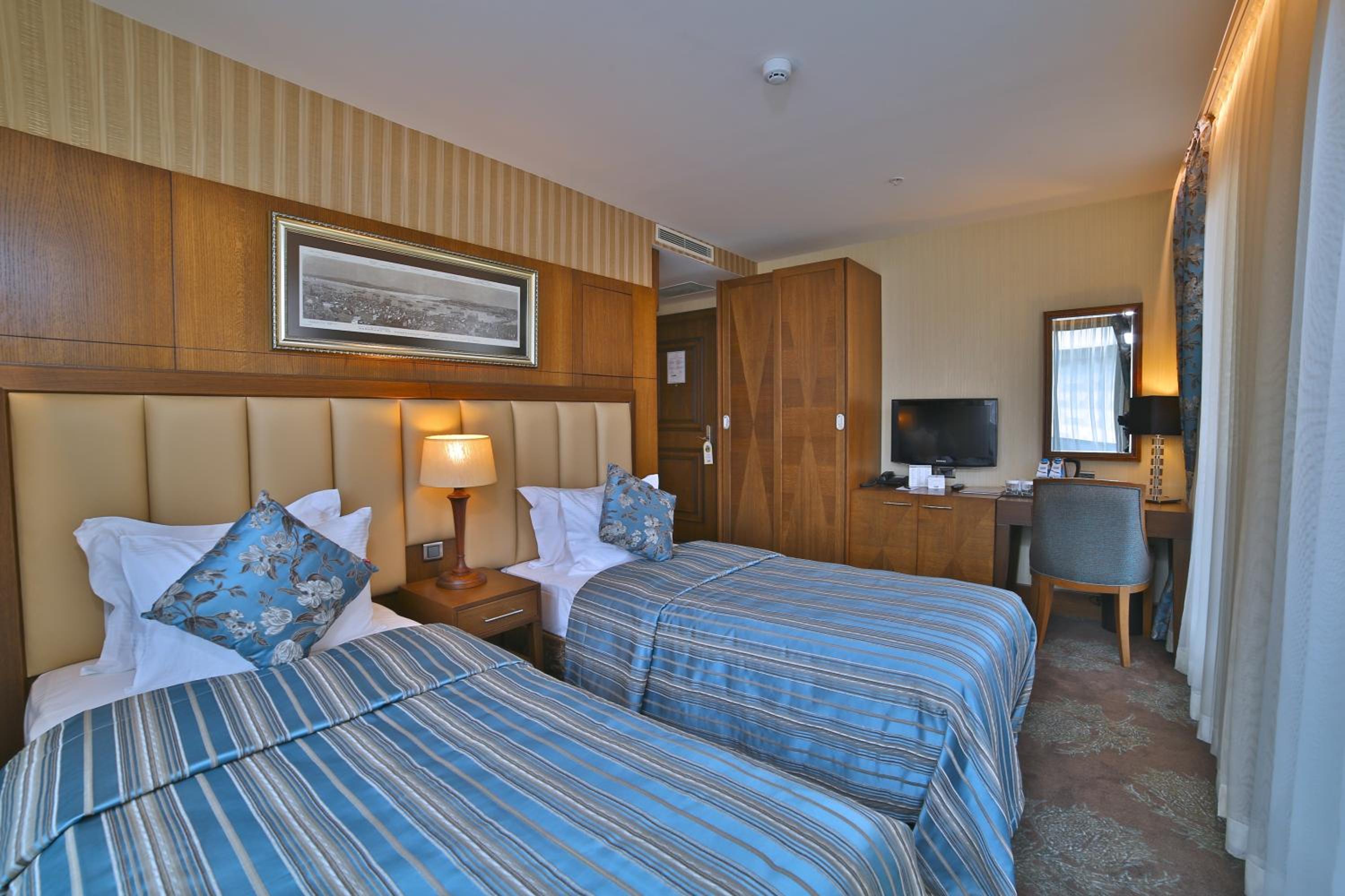 Twin Room With Balcony photo 3