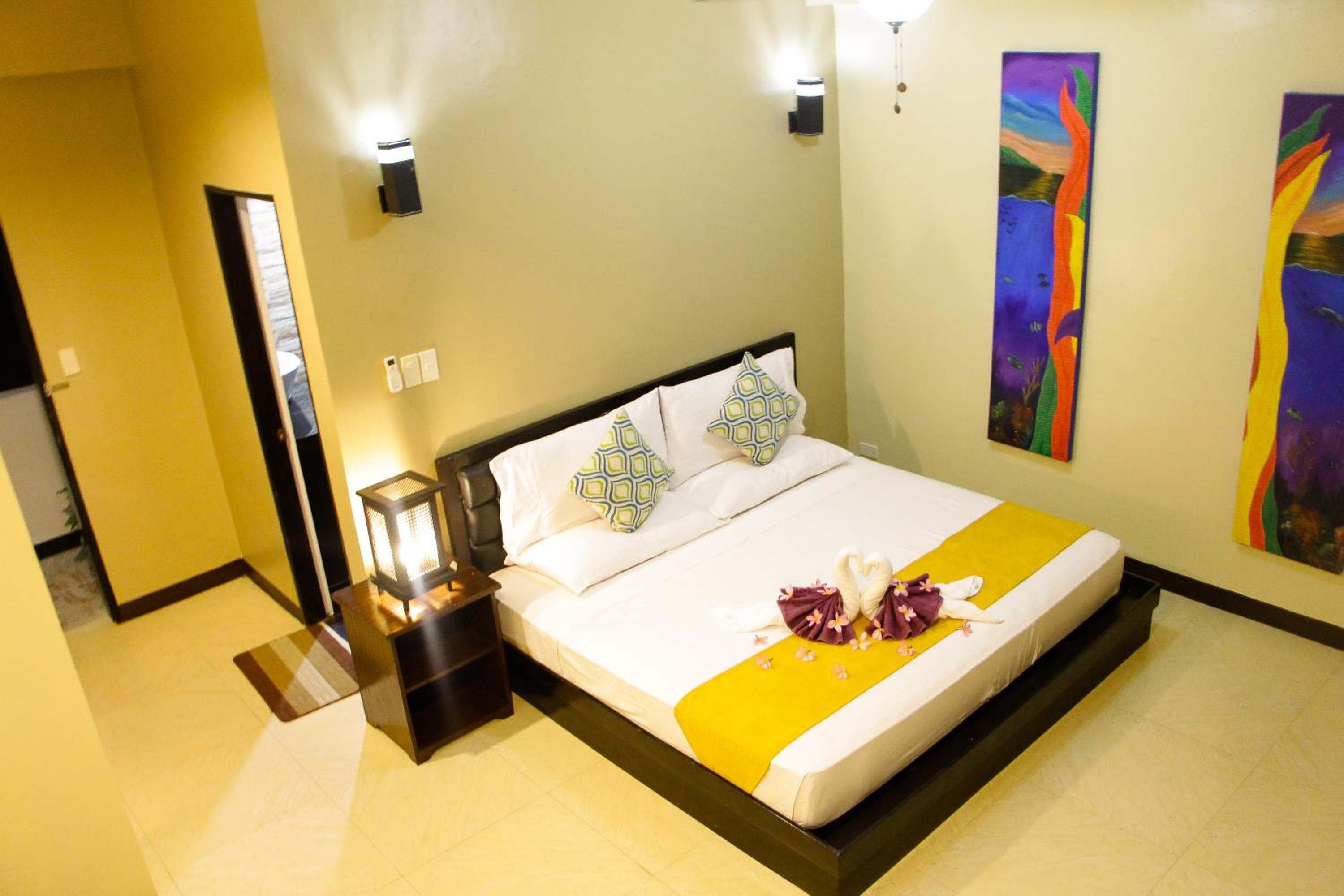 Deluxe Suite with Sea View - Photo 1