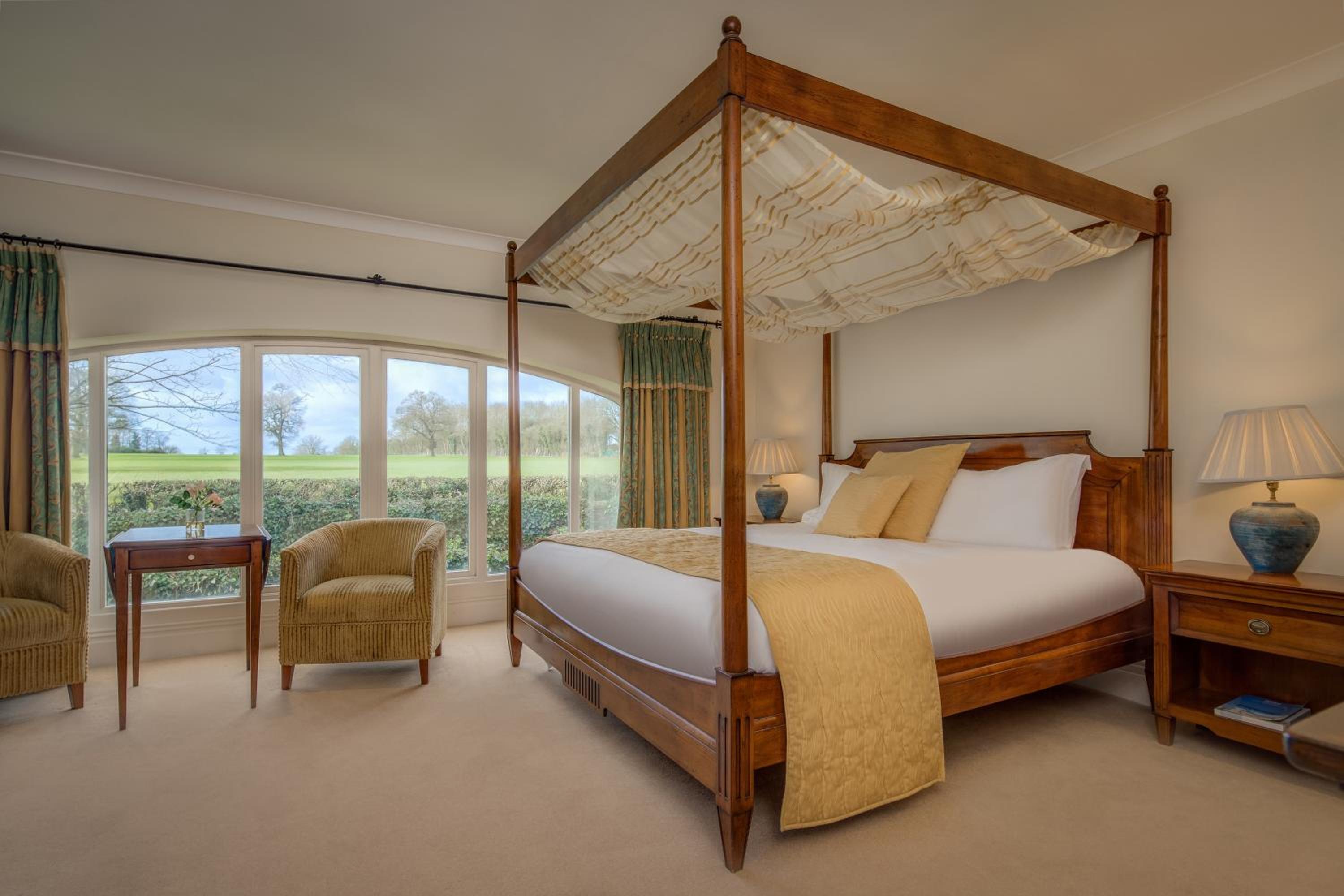 Queen Suite - Photo 8