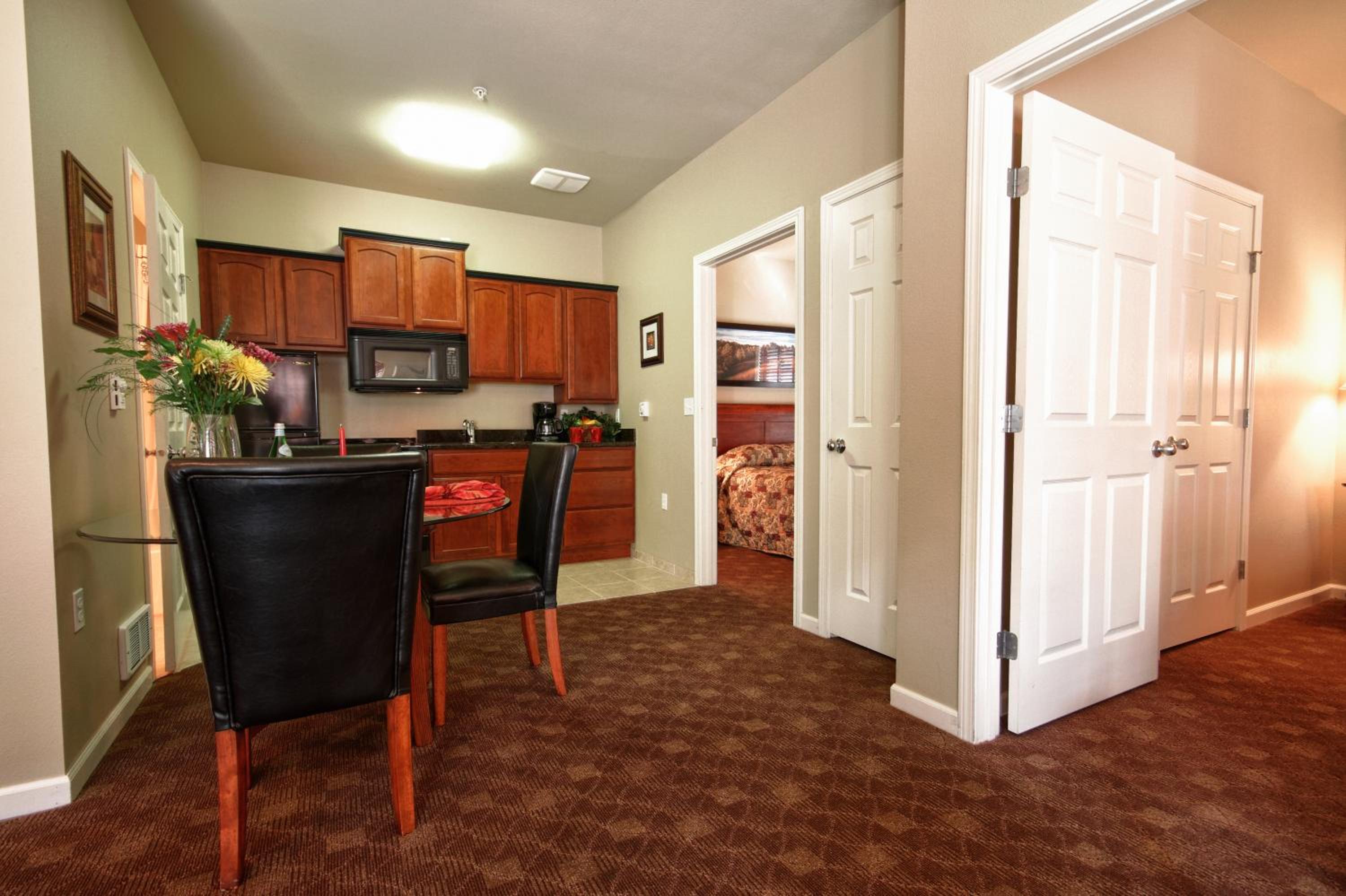 Two-Bedroom Suite - Photo 4