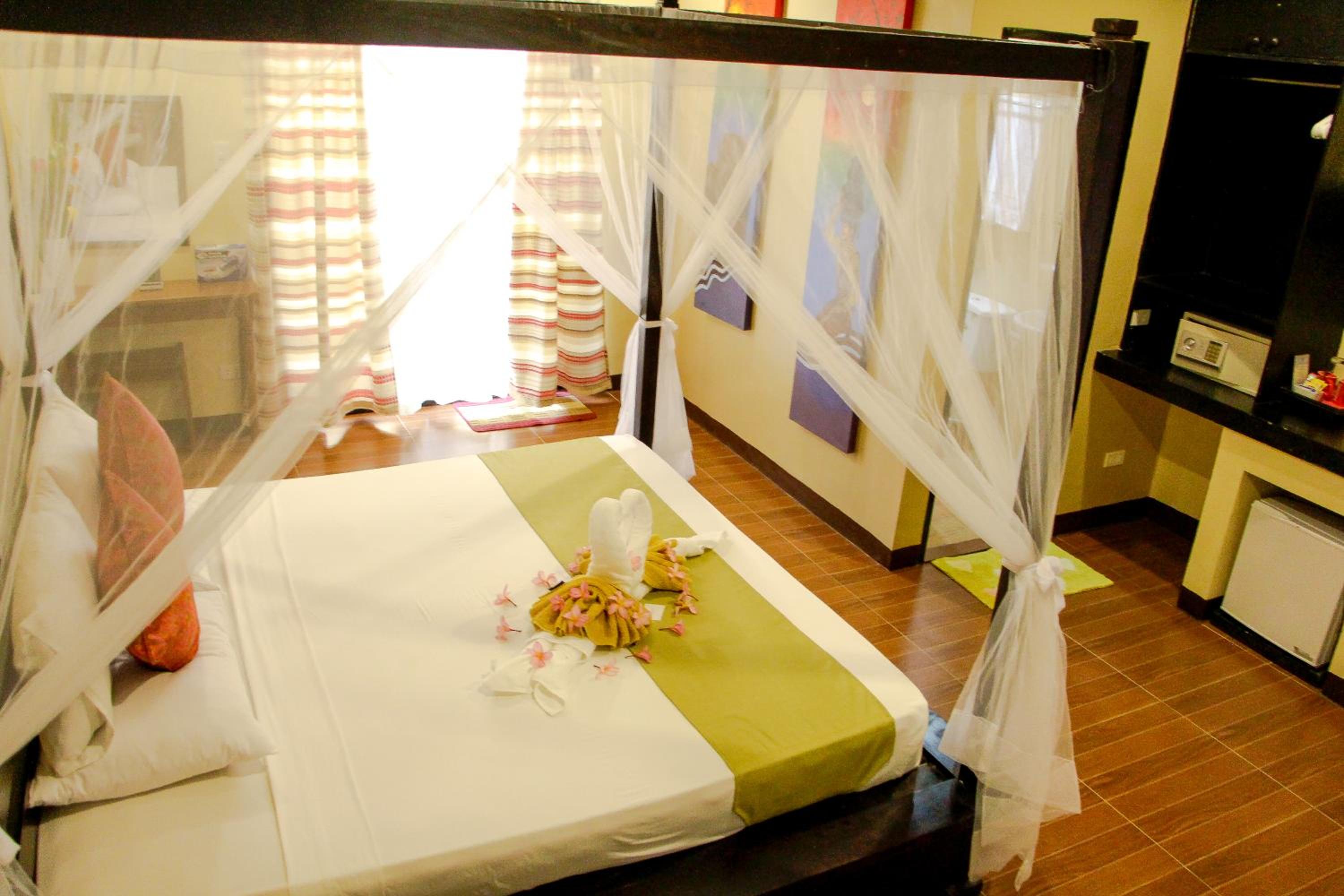 Deluxe Double Room with Garden - Photo 11