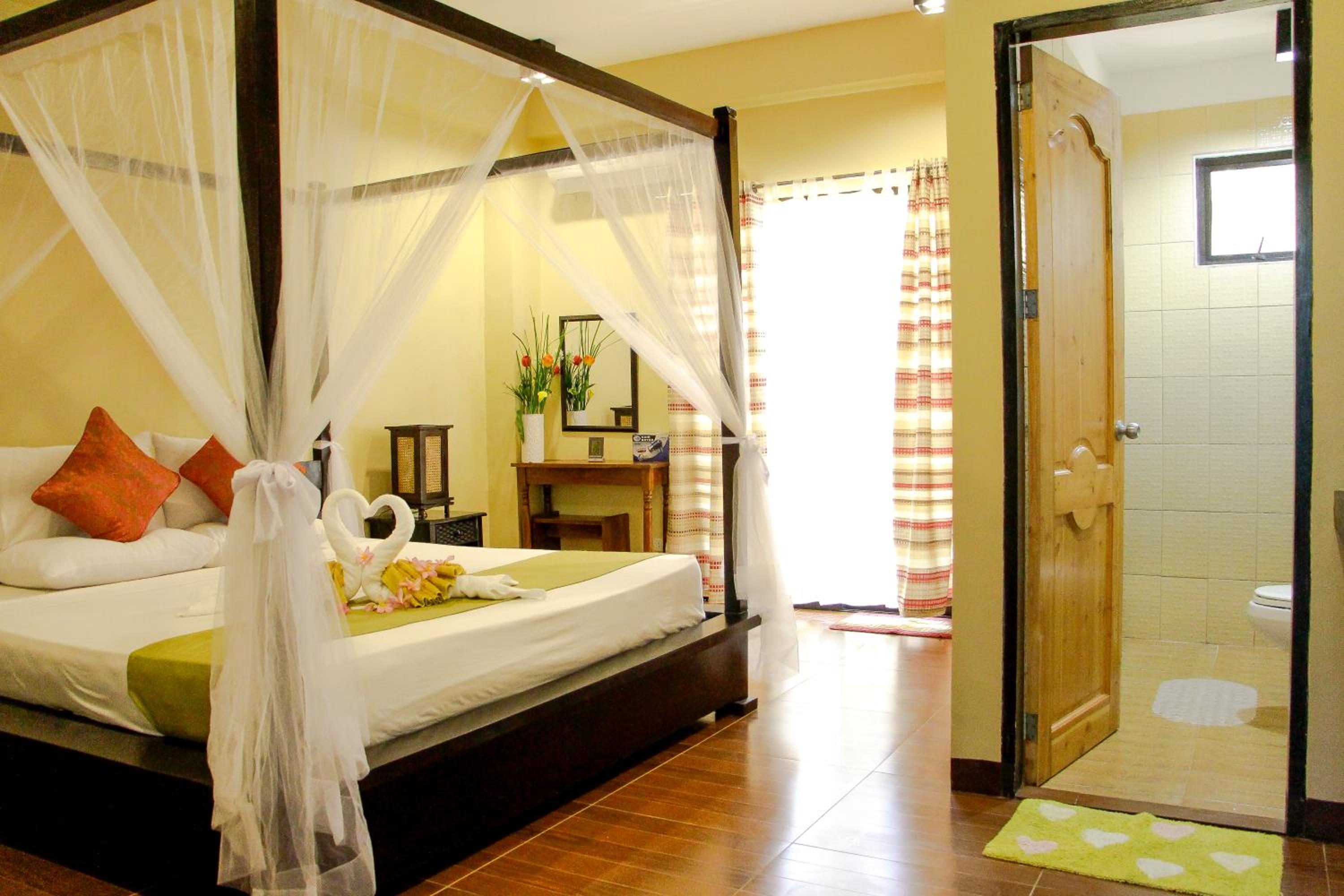 Deluxe Double Room with Garden - Photo 10