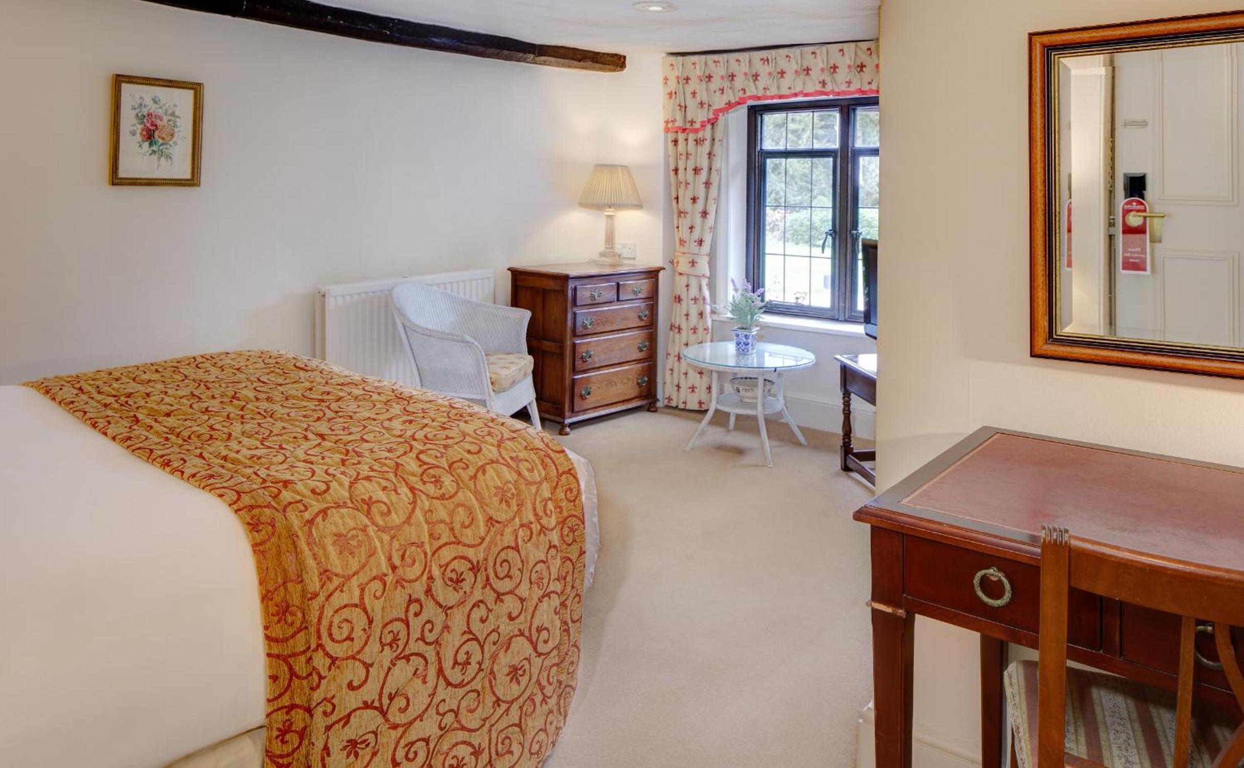 Standard Double Room - Photo 7