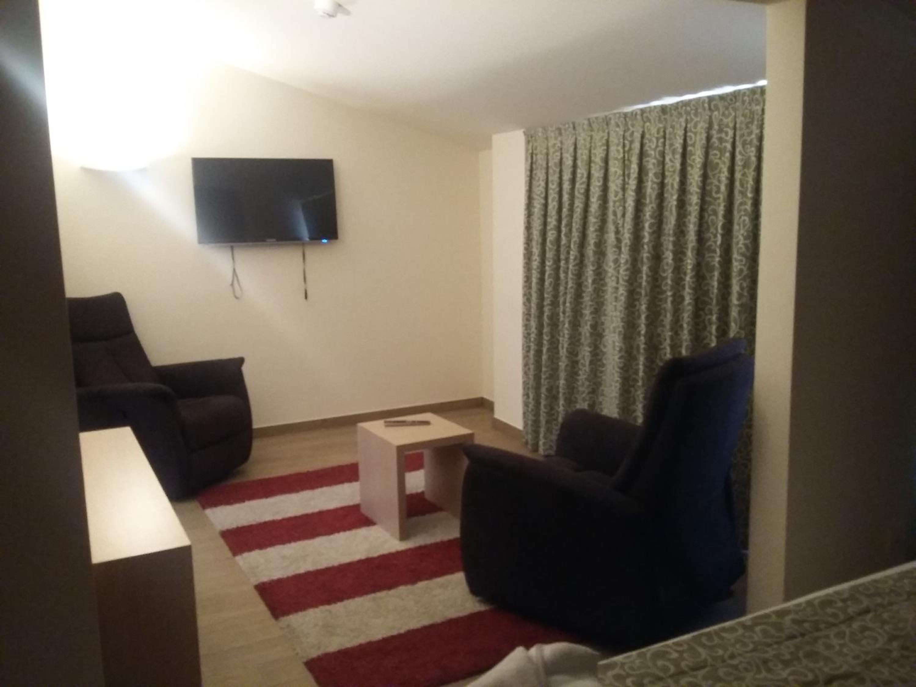 Deluxe Suite with Spa Bath photo 2