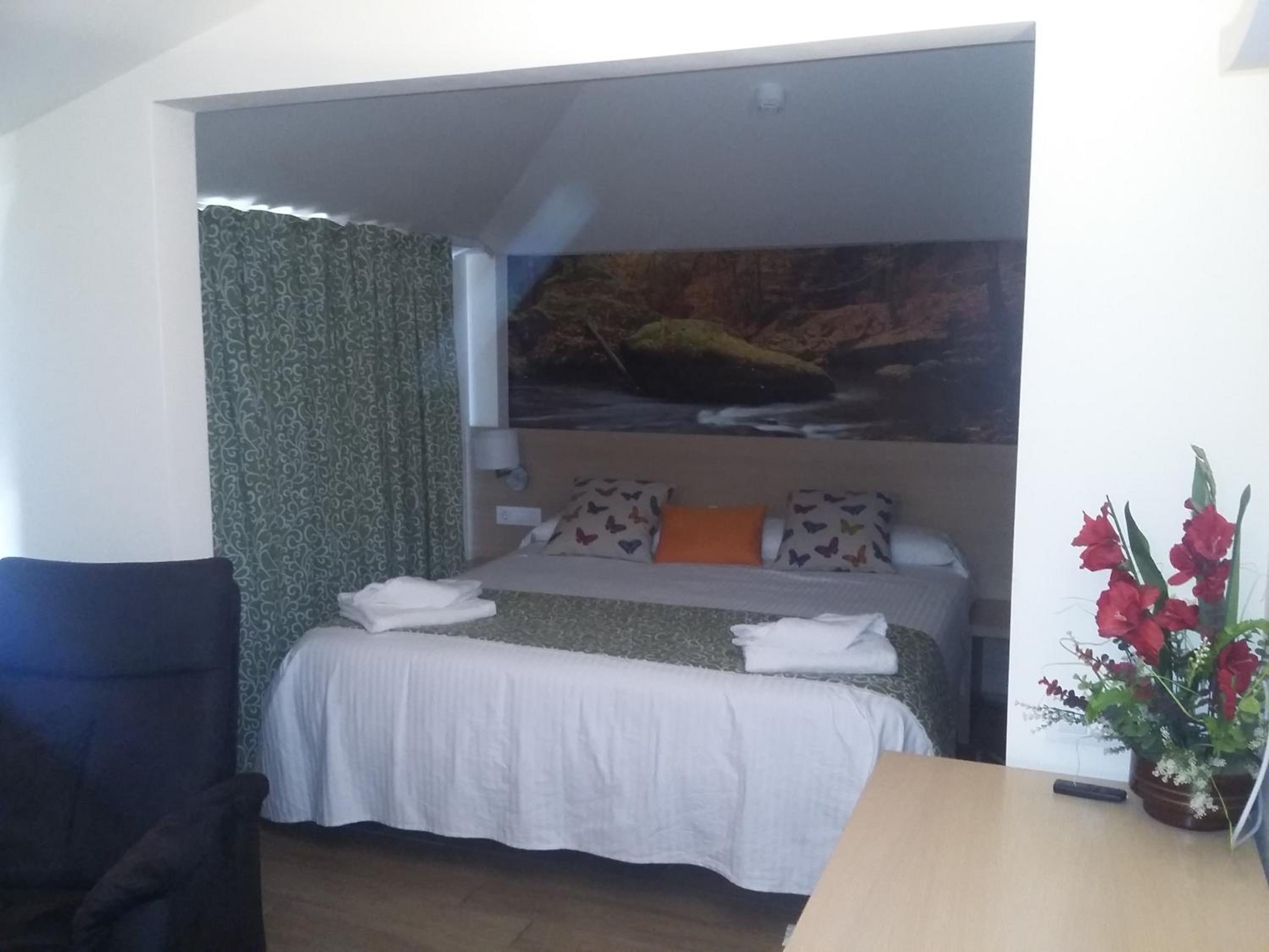 Deluxe Suite with Spa Bath photo 3