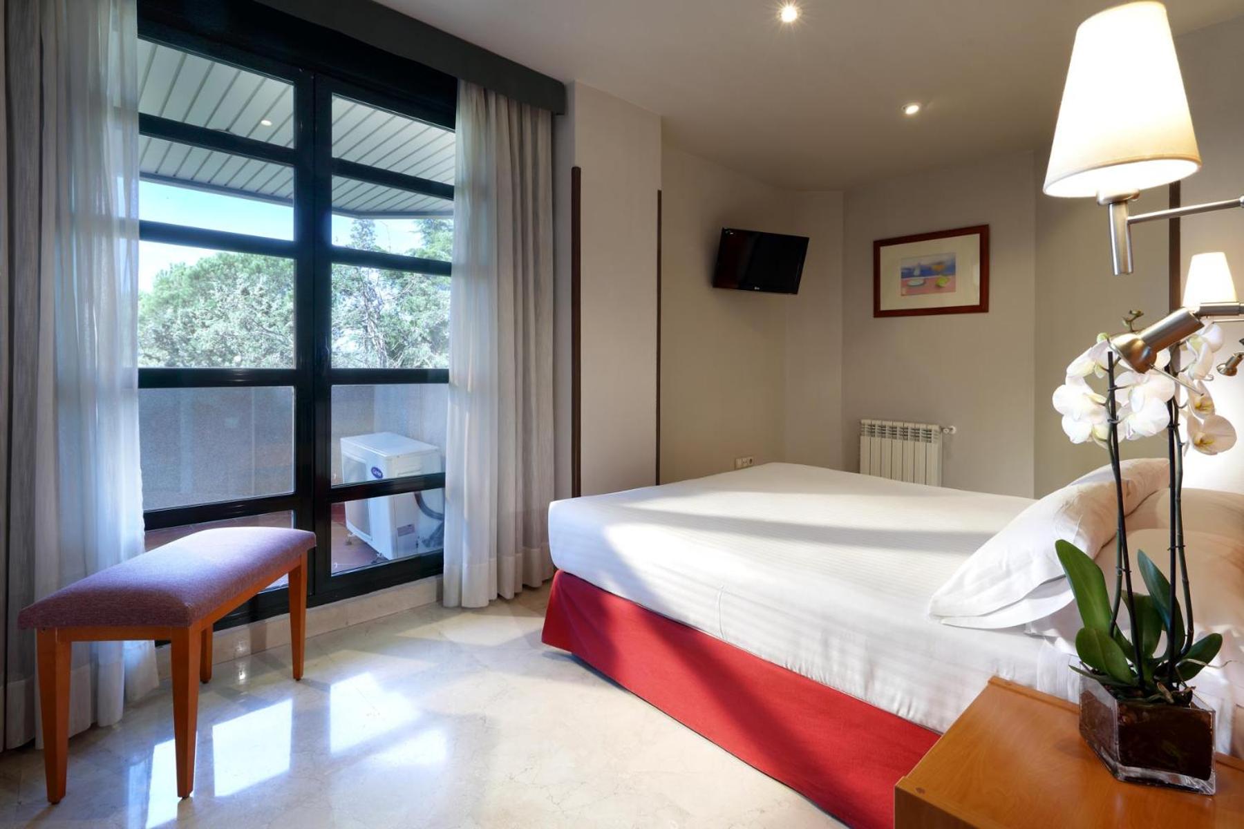 Double or Twin Room - Photo 2