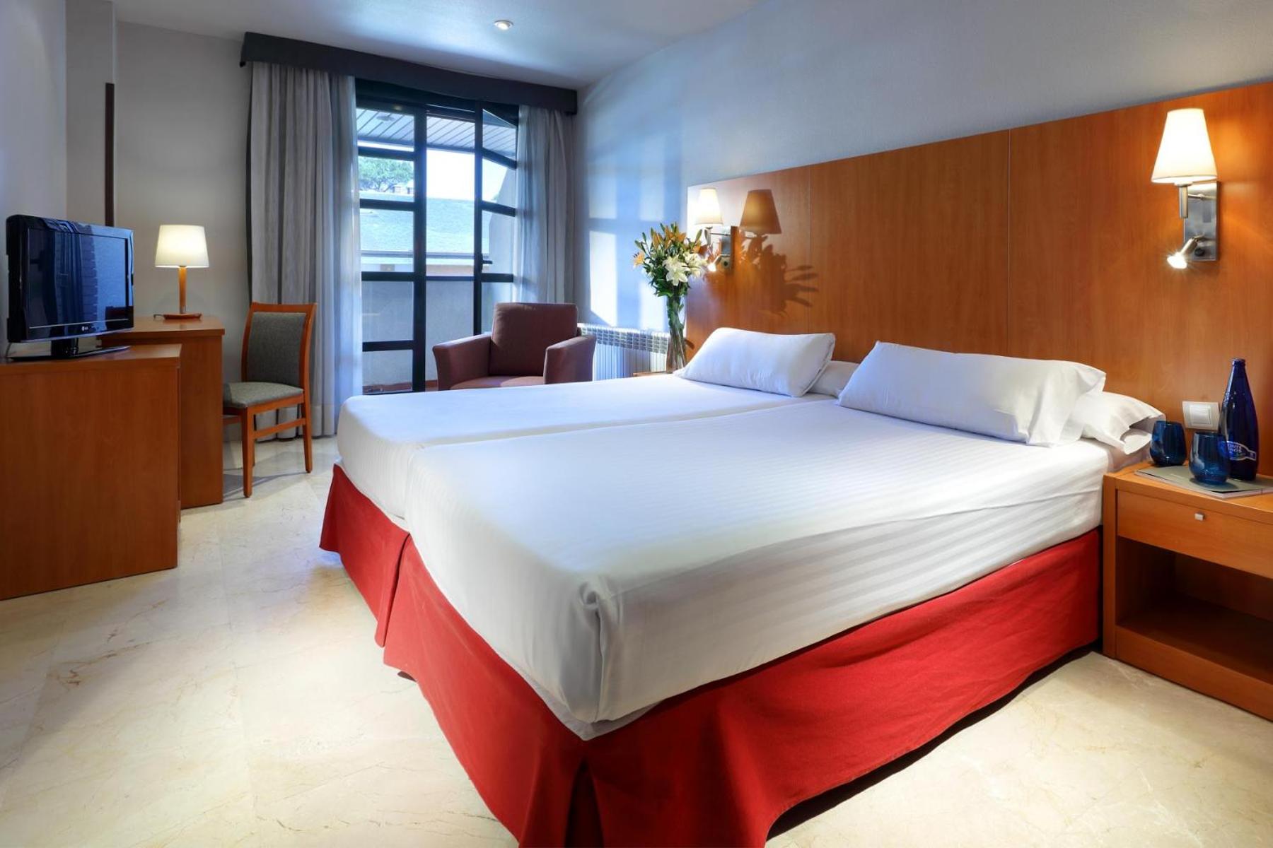 Double or Twin Room - Photo 6