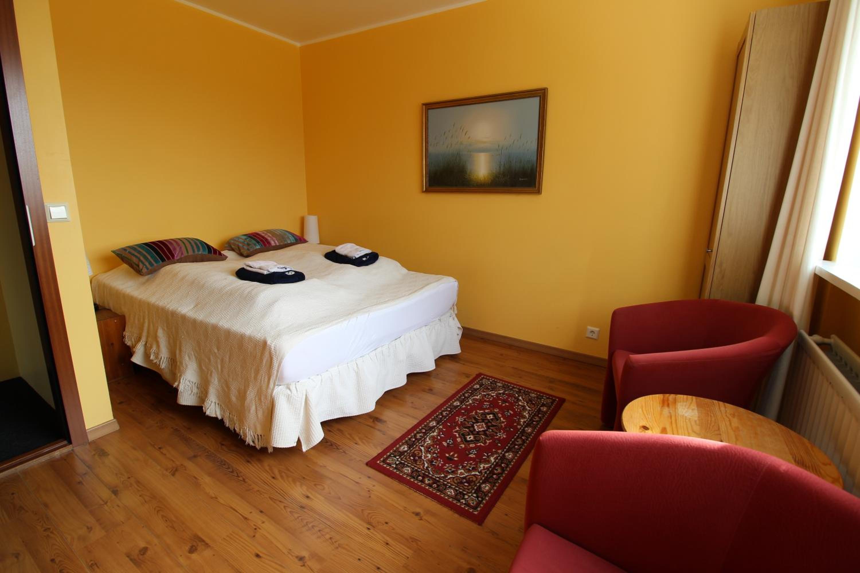 Double or Twin Room with Shared Bathroom photo 1