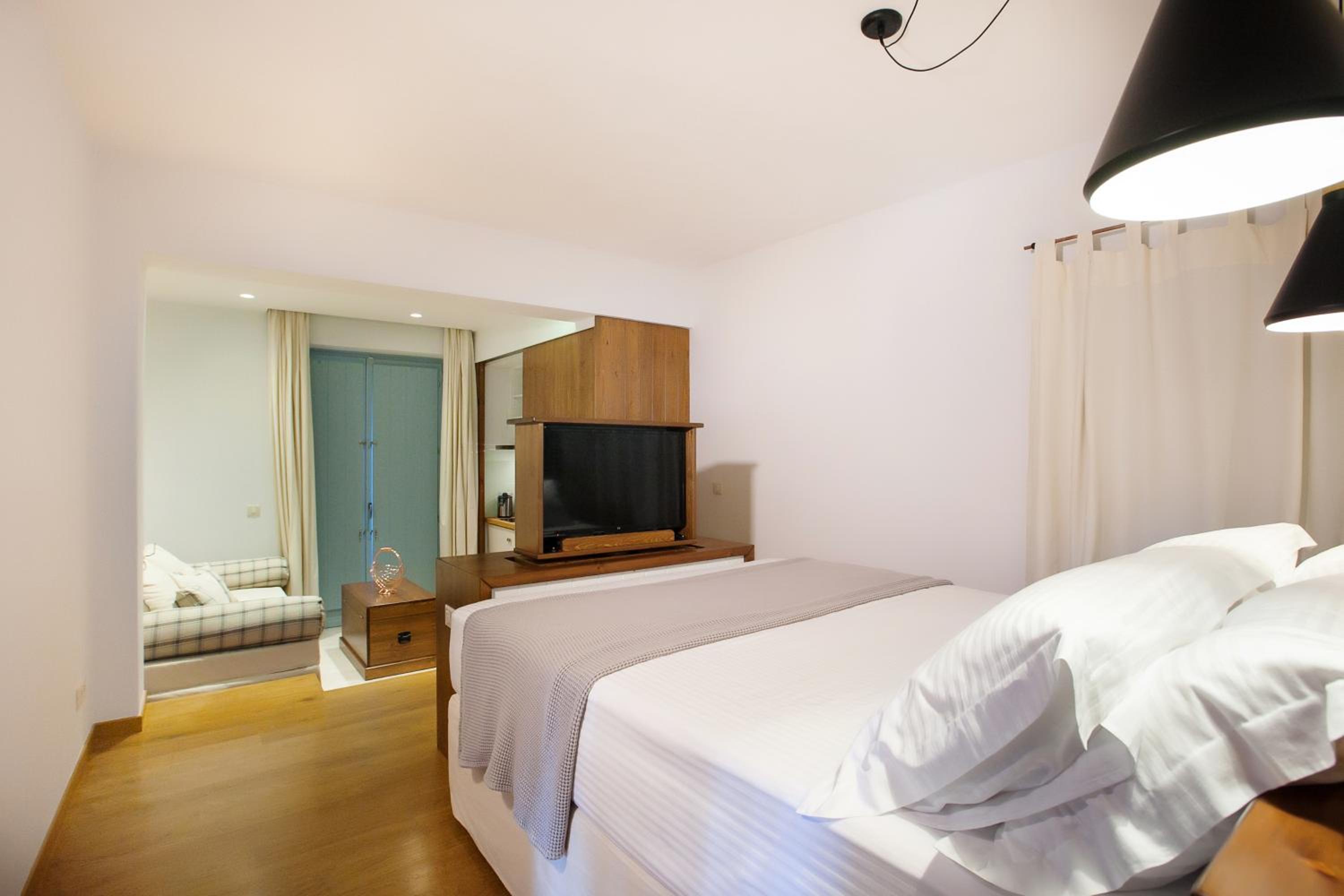 Junior Suite with Pool View