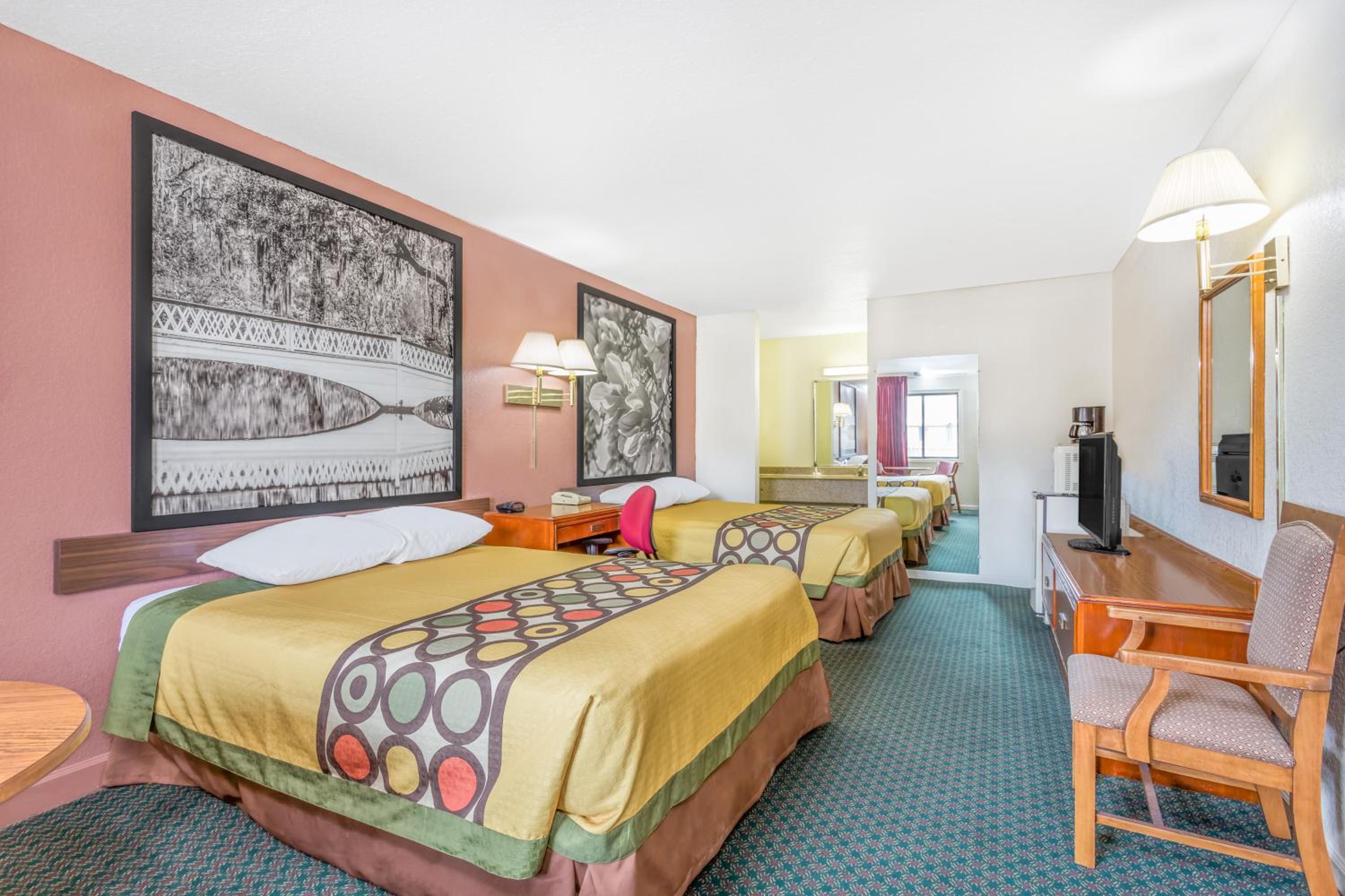 Double Room with Two Double Beds - Mobility Access/Non-Smoking - Photo 2