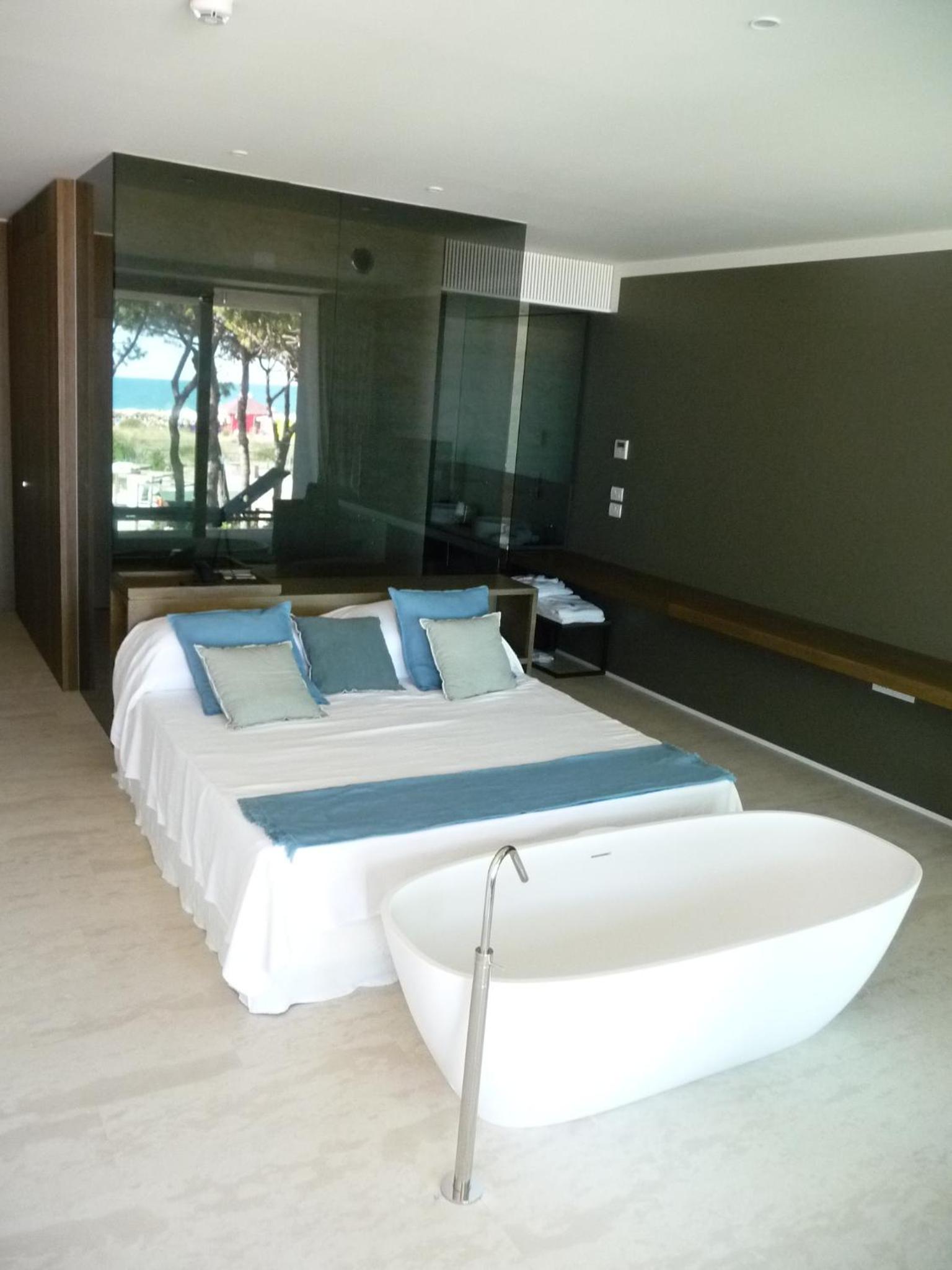 Suite with Balcony - Photo 4