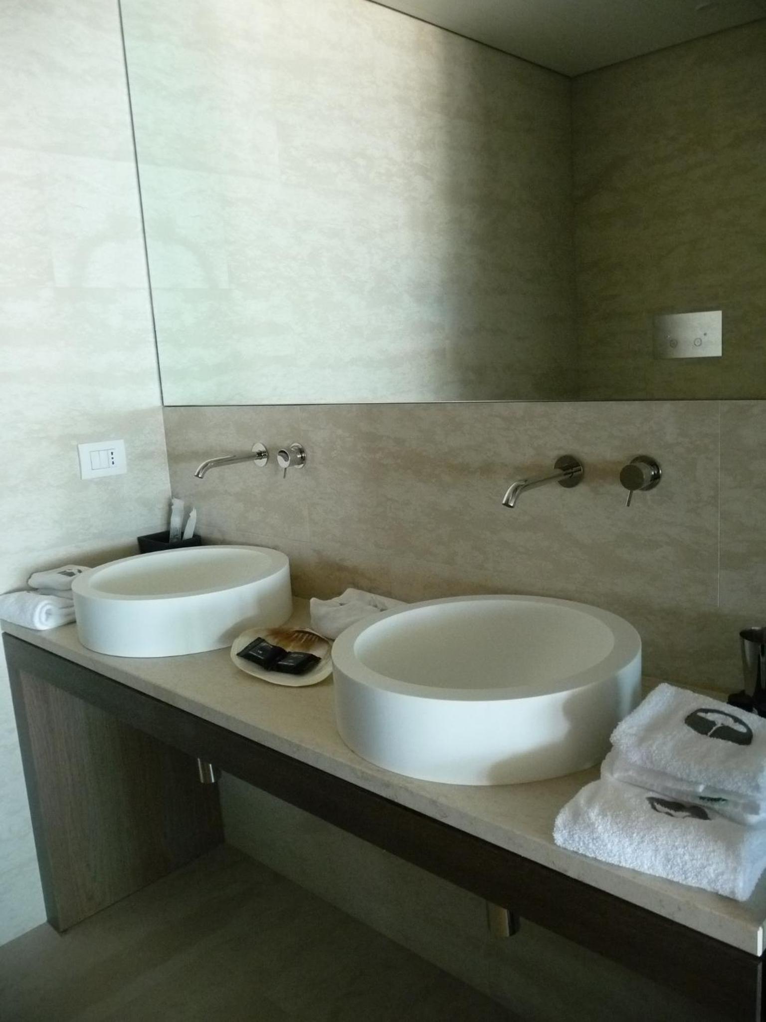 Suite with Balcony - Photo 2