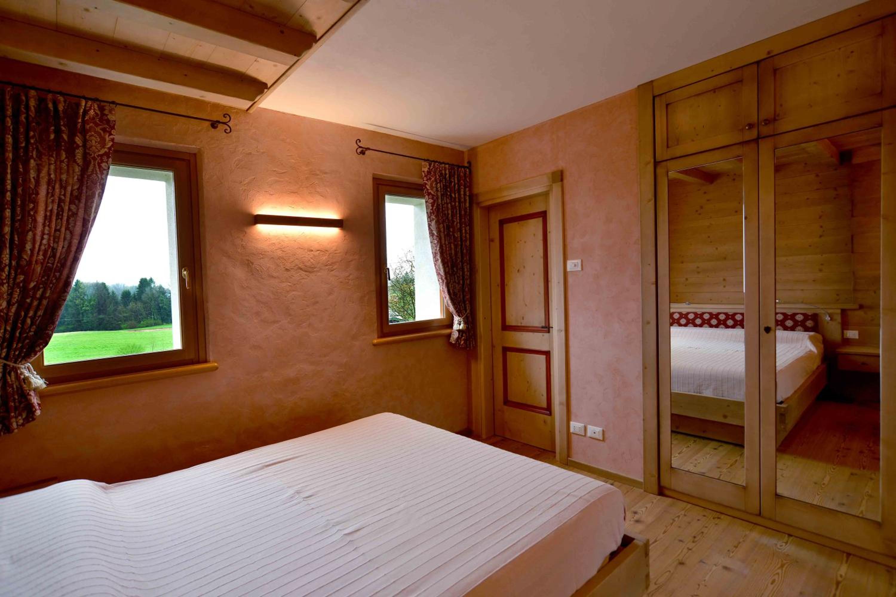 Deluxe Double Room with Shower photo 3