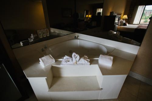 King Room with Spa Bath photo 2