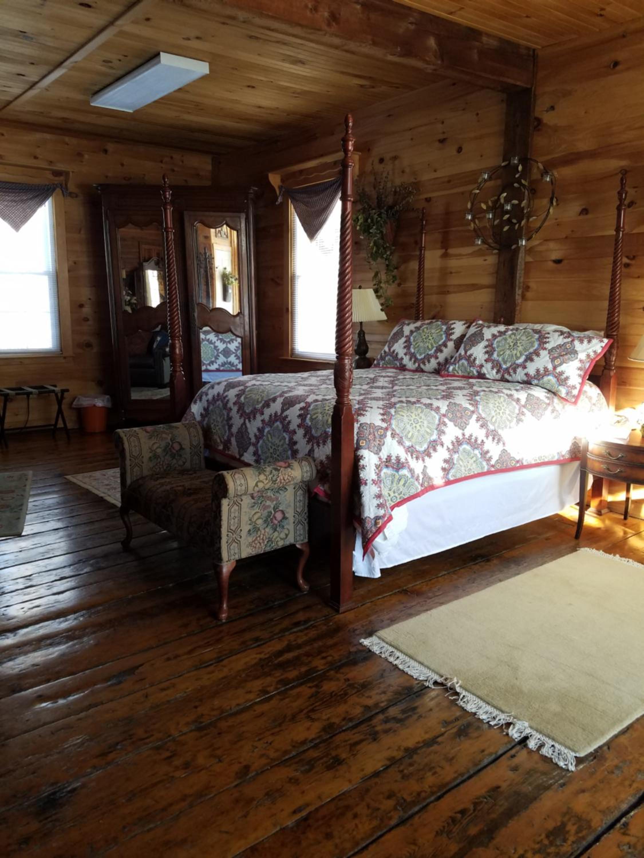 Deluxe Queen Suite photo 3