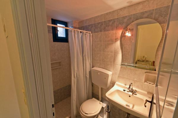 Double or Twin Room with Sea View - Photo 5