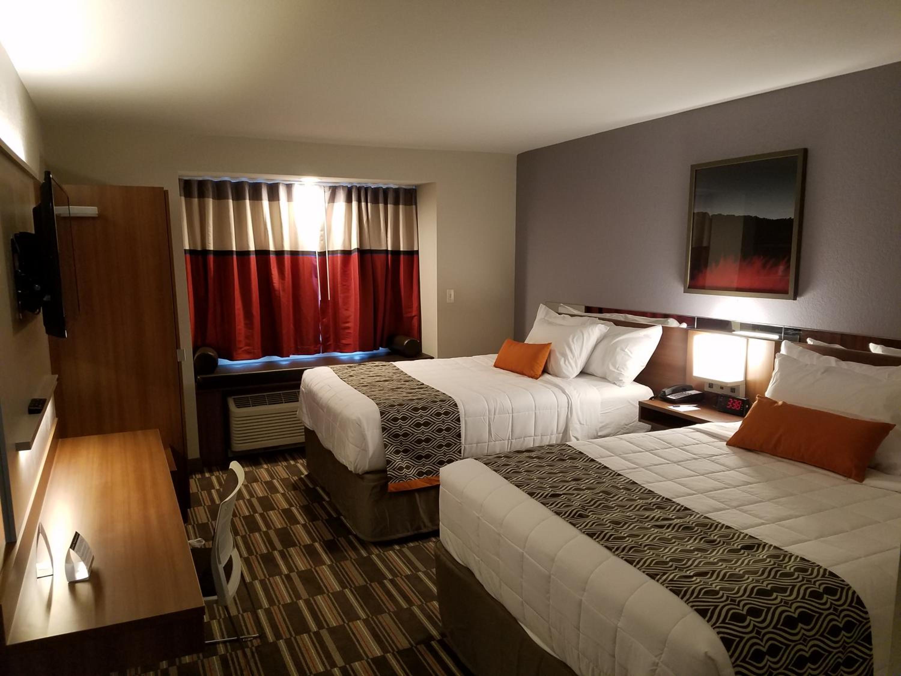 Queen Room with Two Queen Beds and Bath Tub - Mobility Accessible/Non-Smoking