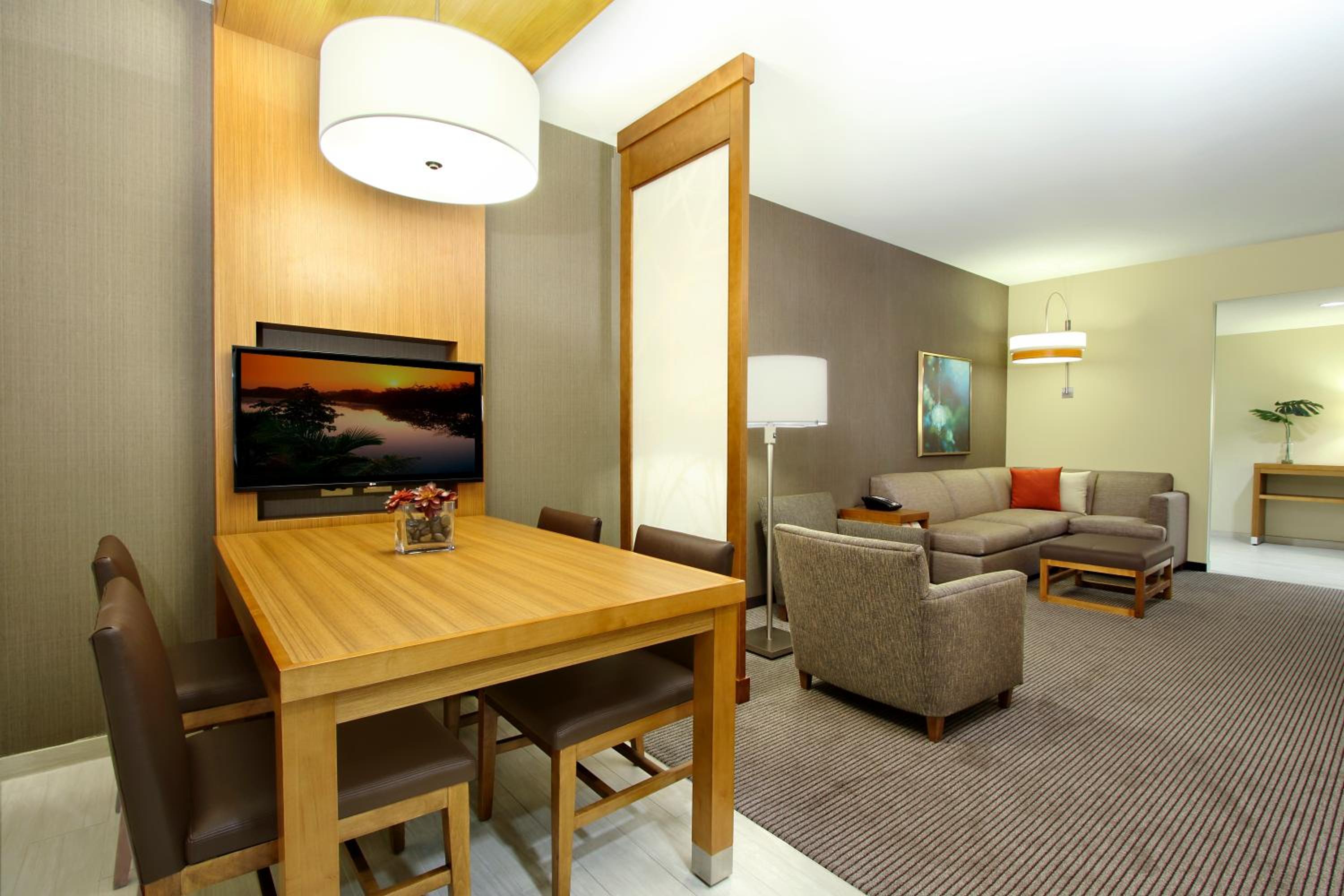 King Room with Sofa Bed - High Floor photo 3
