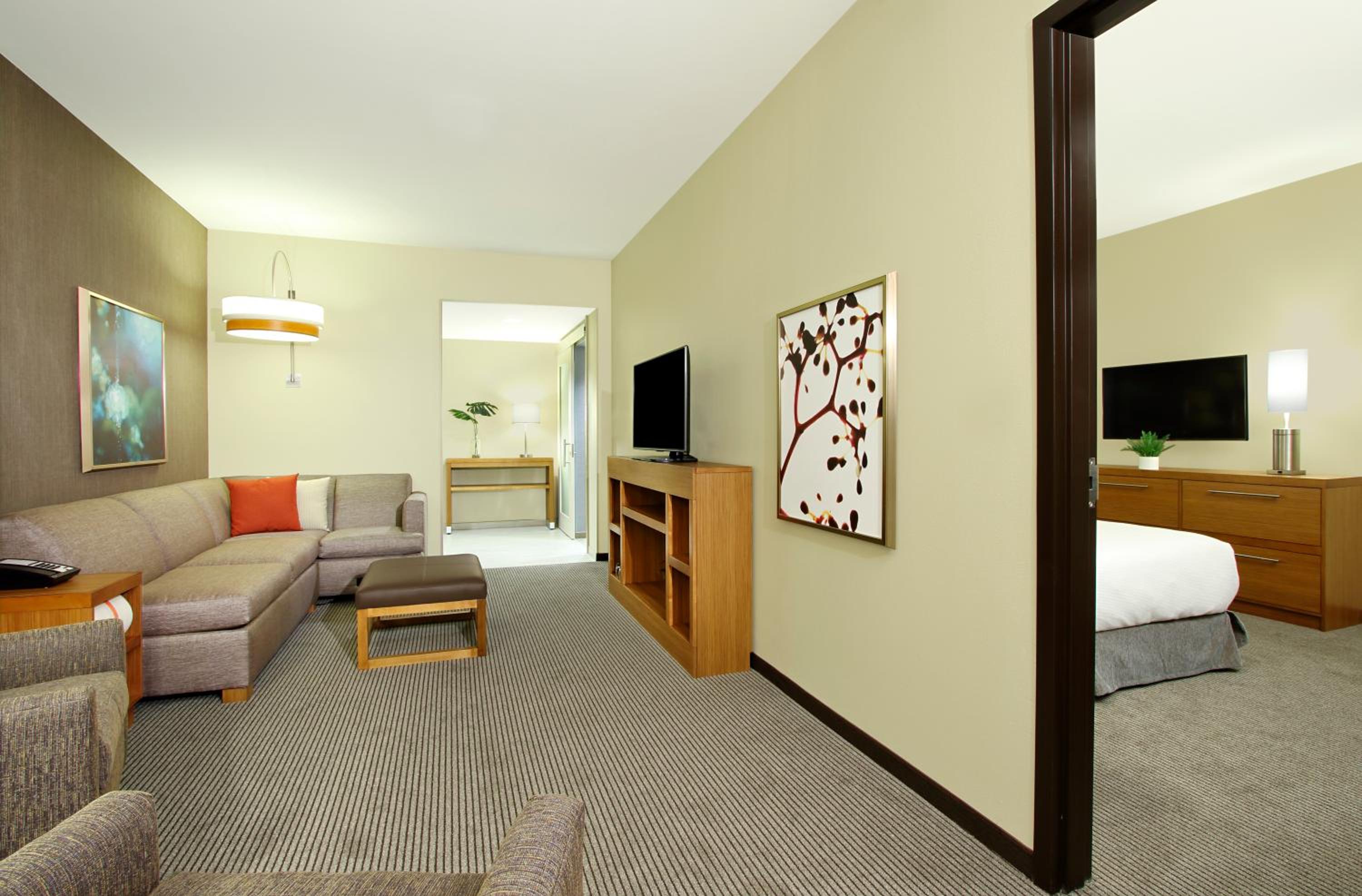 King Room with Sofa Bed - High Floor photo 2