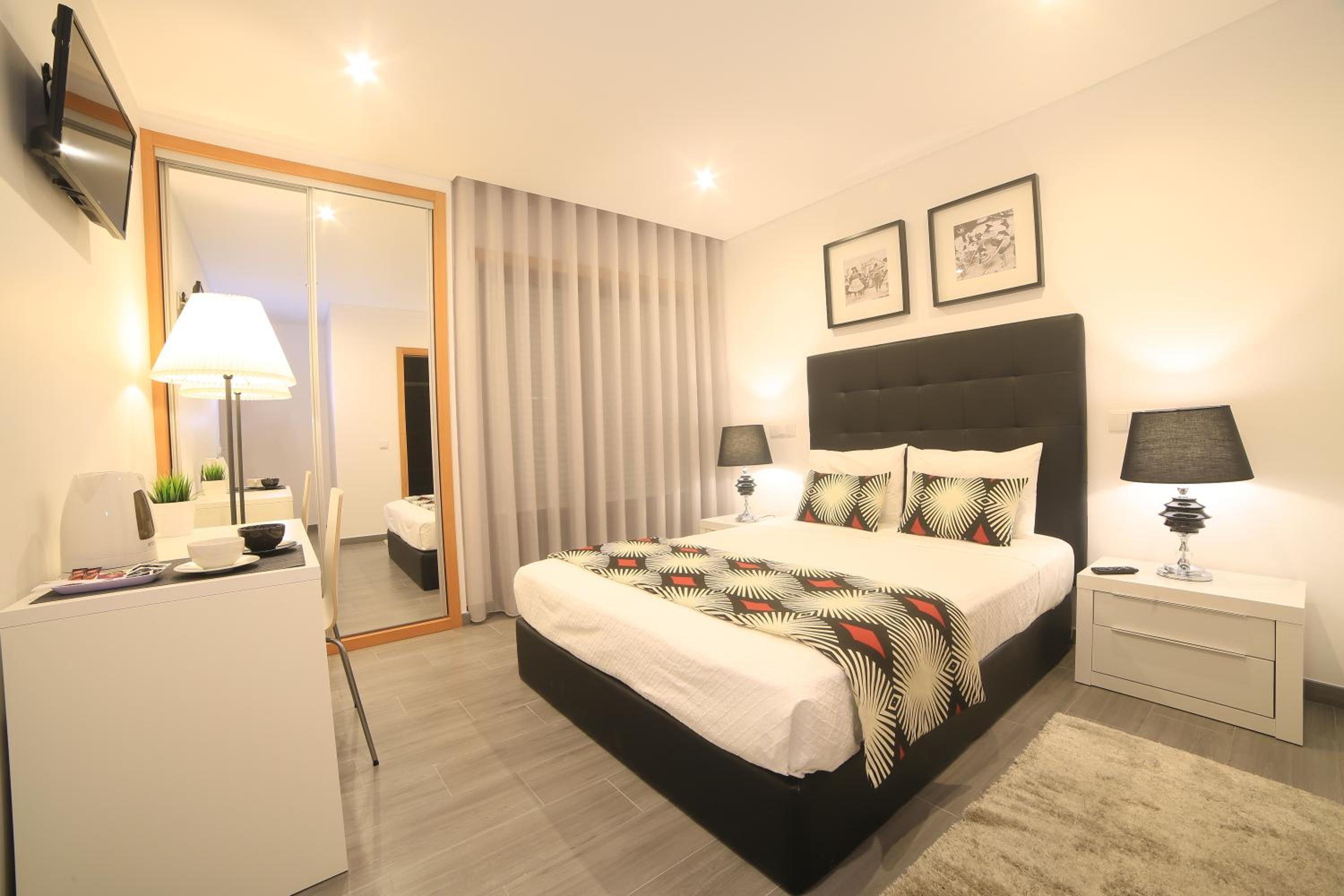 Standard Double Room - Photo 8