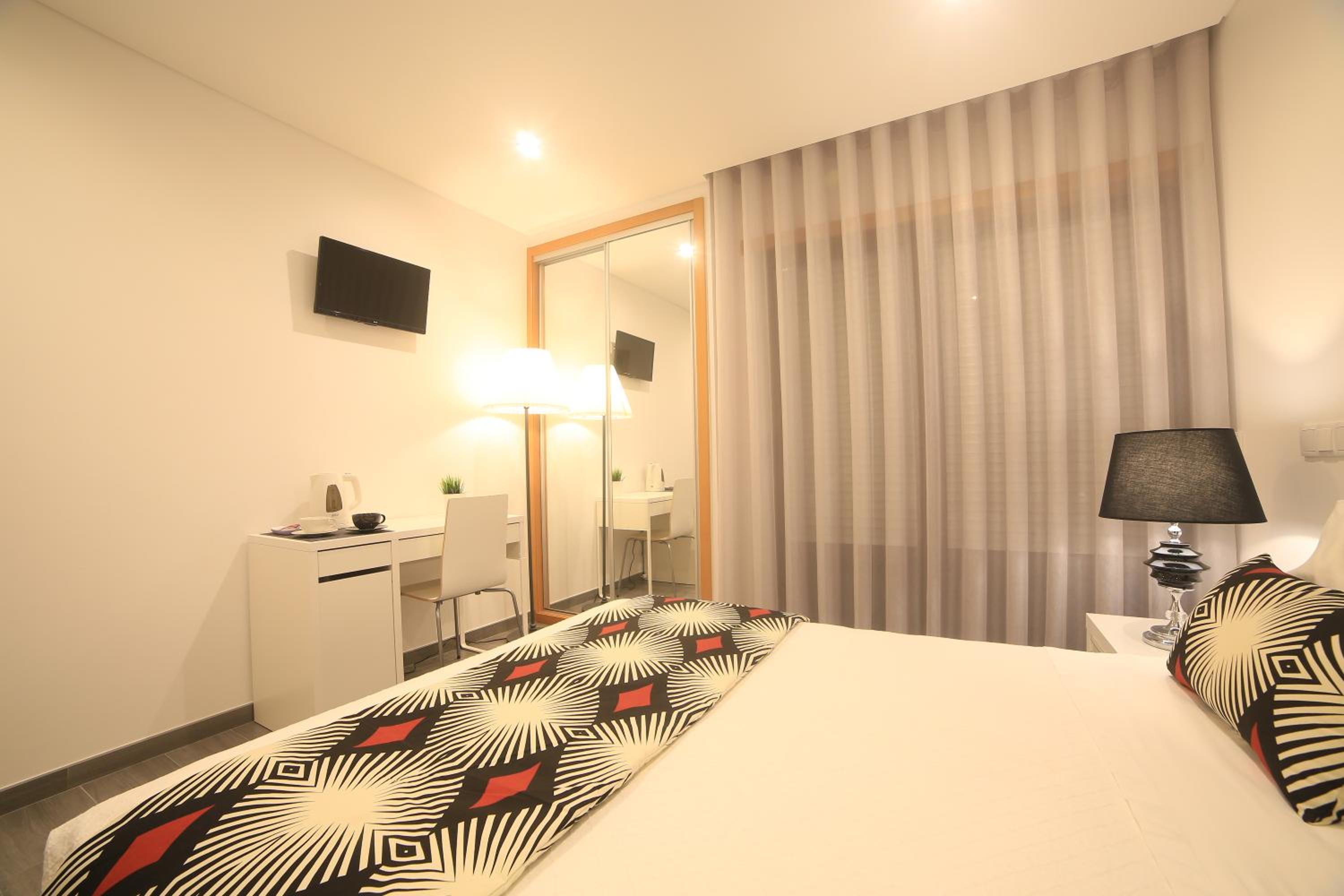 Standard Double Room - Photo 9