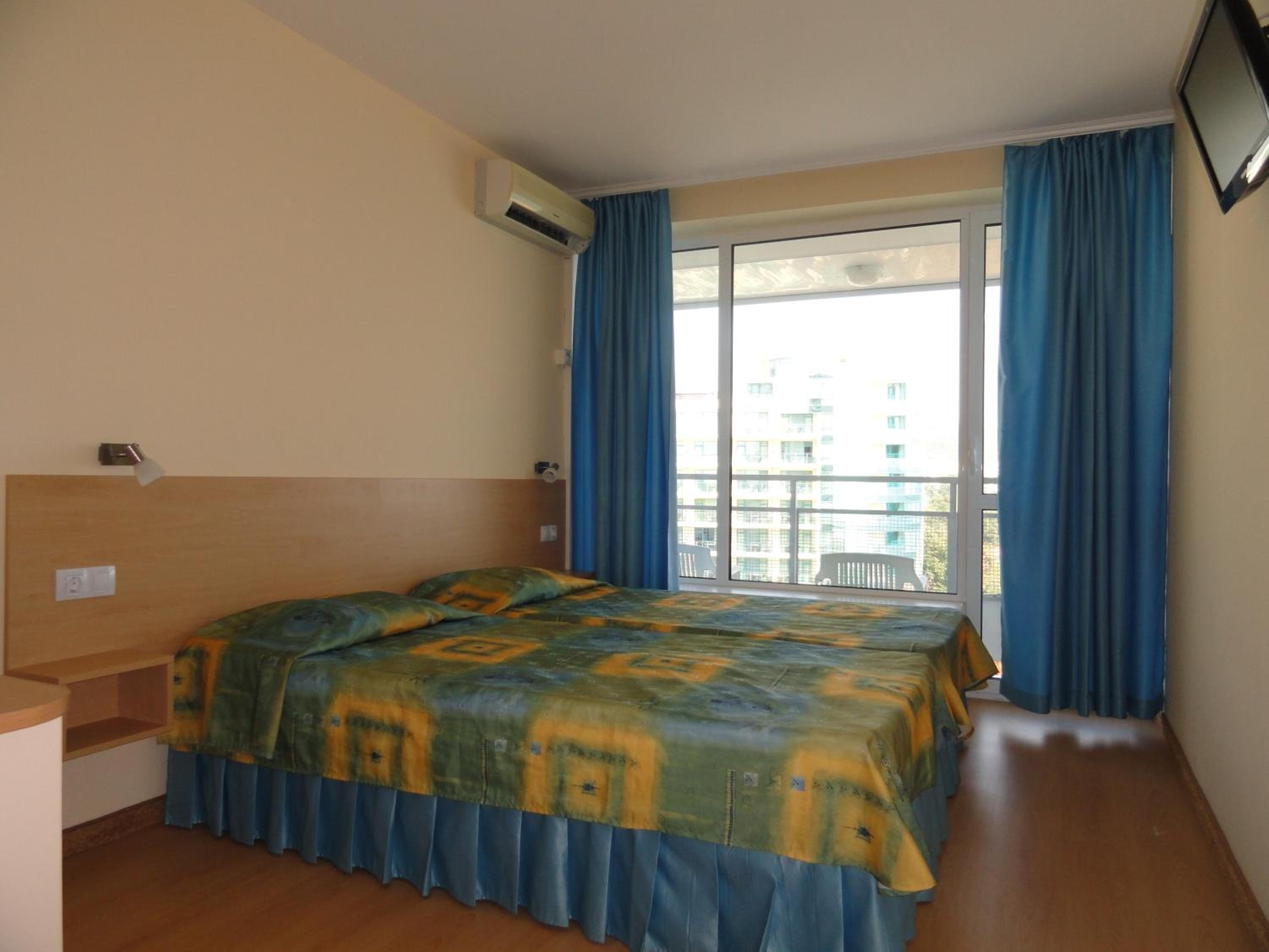 Twin Room with Balcony and Side Sea View (2 Adults)  photo 2