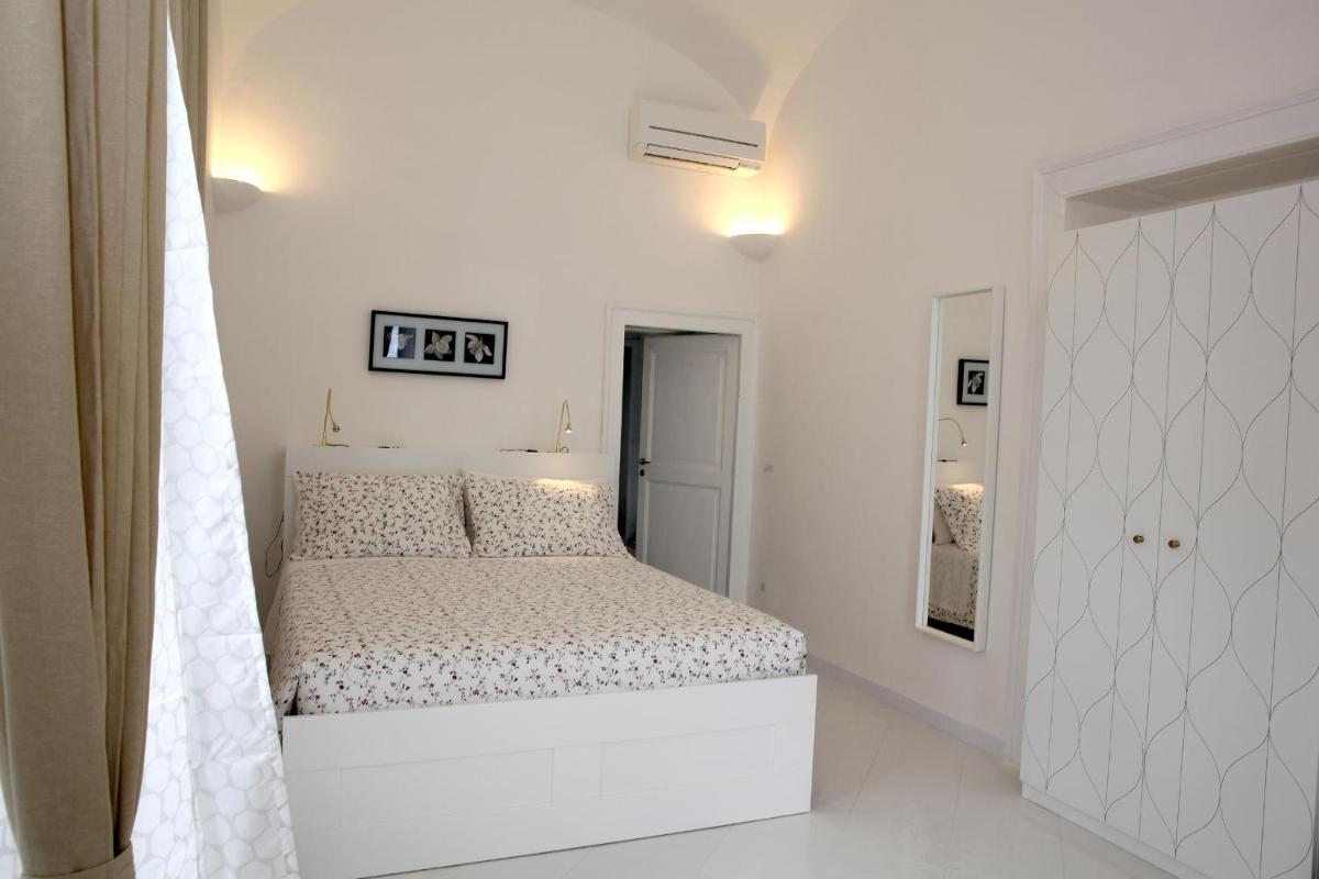One-Bedroom Apartment with Sea View photo 2