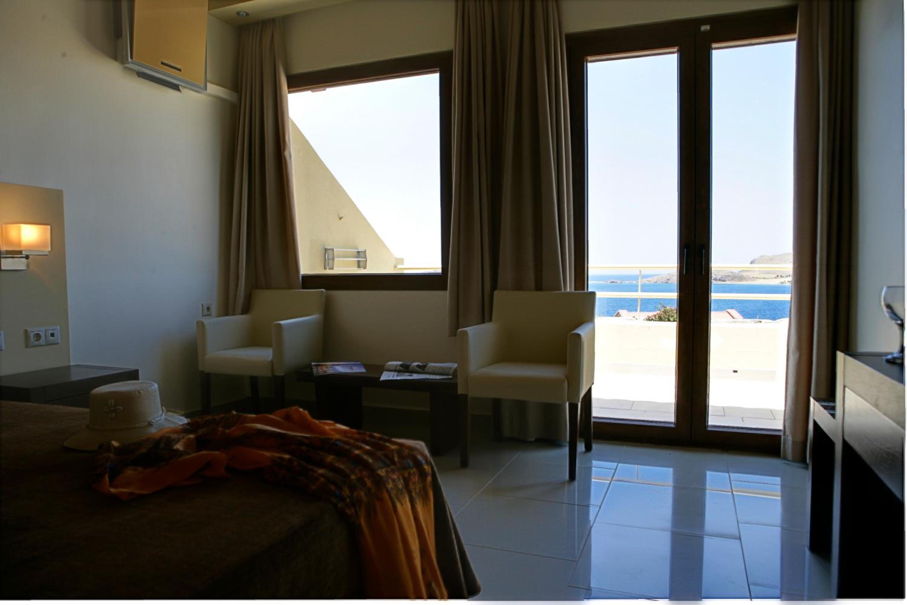 Twin Room with Sea View photo 3