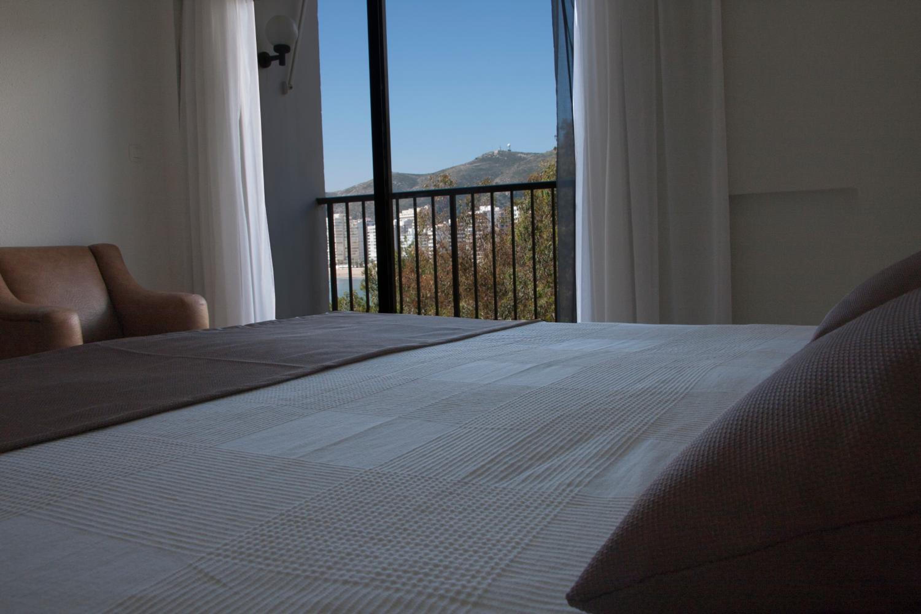 Double Room with Extra Bed (2 Adults + 1 Child) - Photo 4