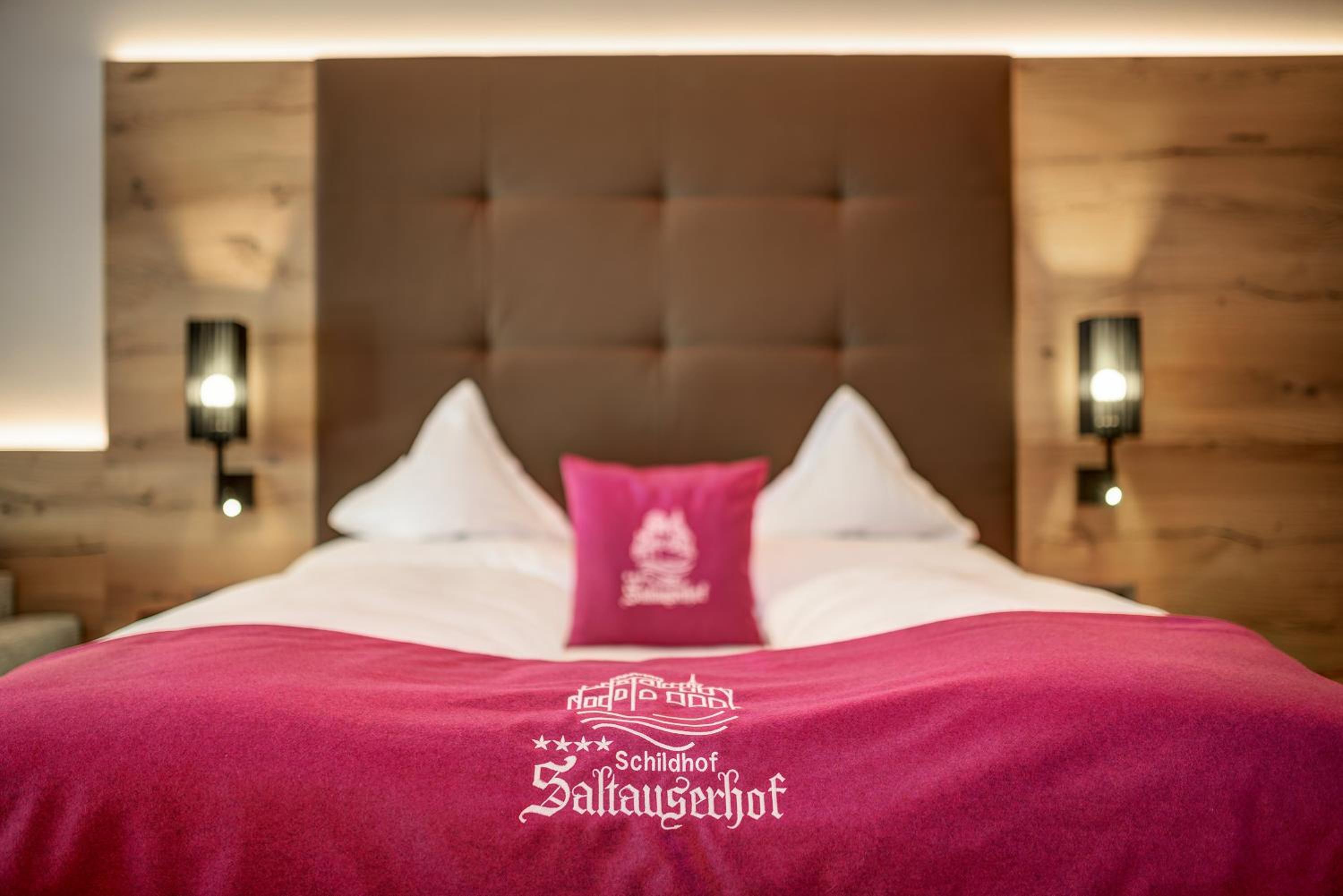 Suite with Pool View - Photo 1