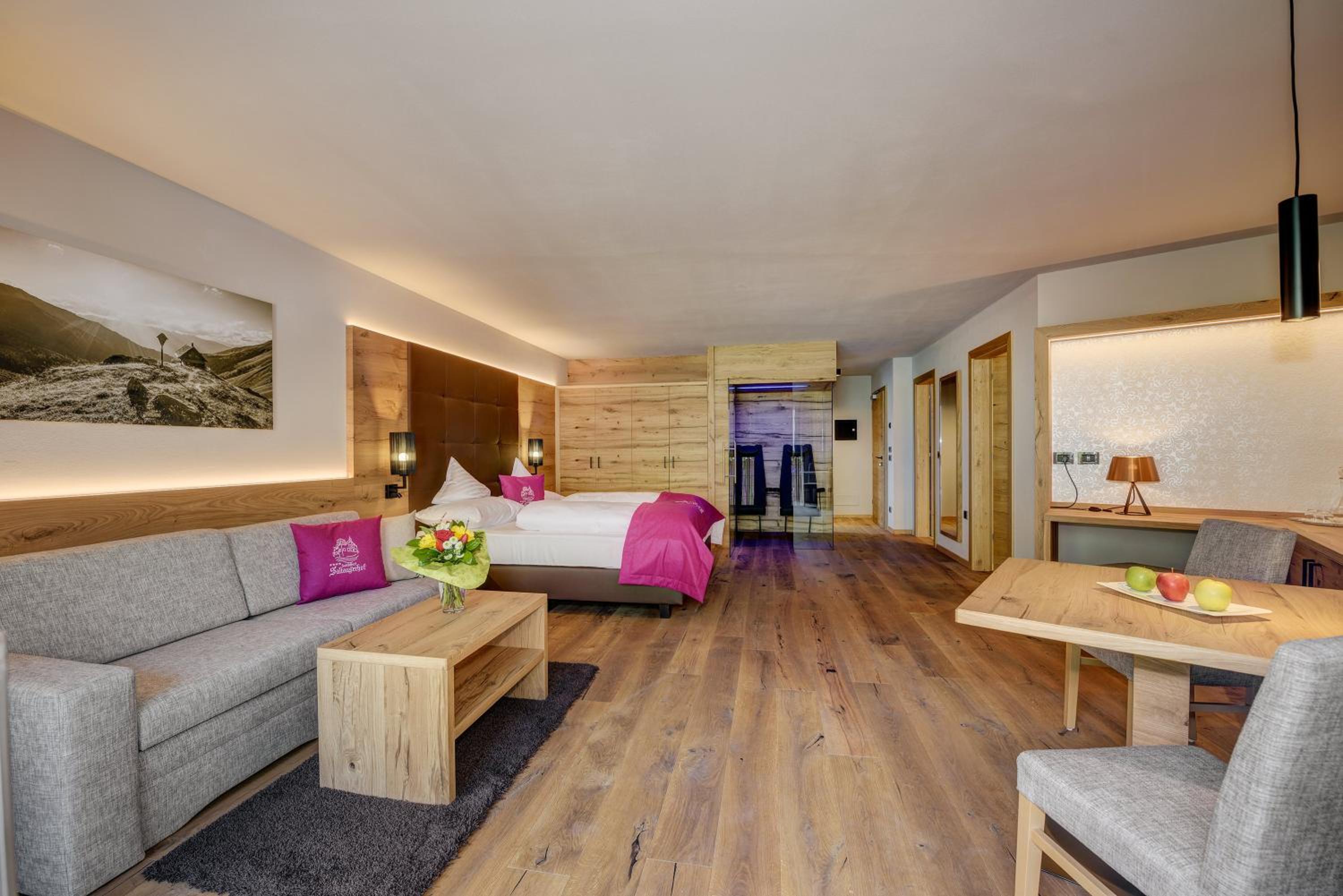 Suite with Pool View - Photo 2