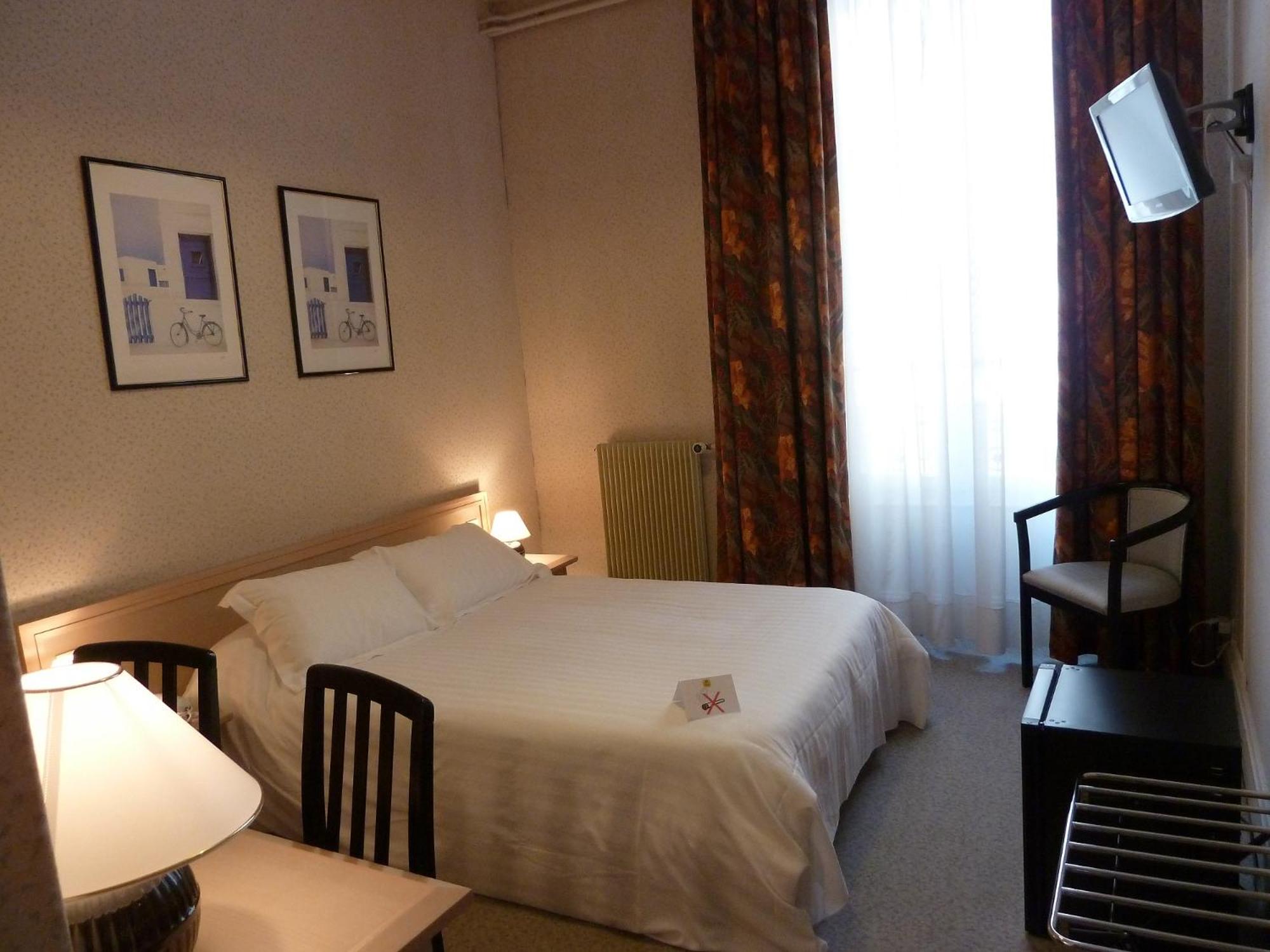 Standard Double Room with Shower - Photo 1