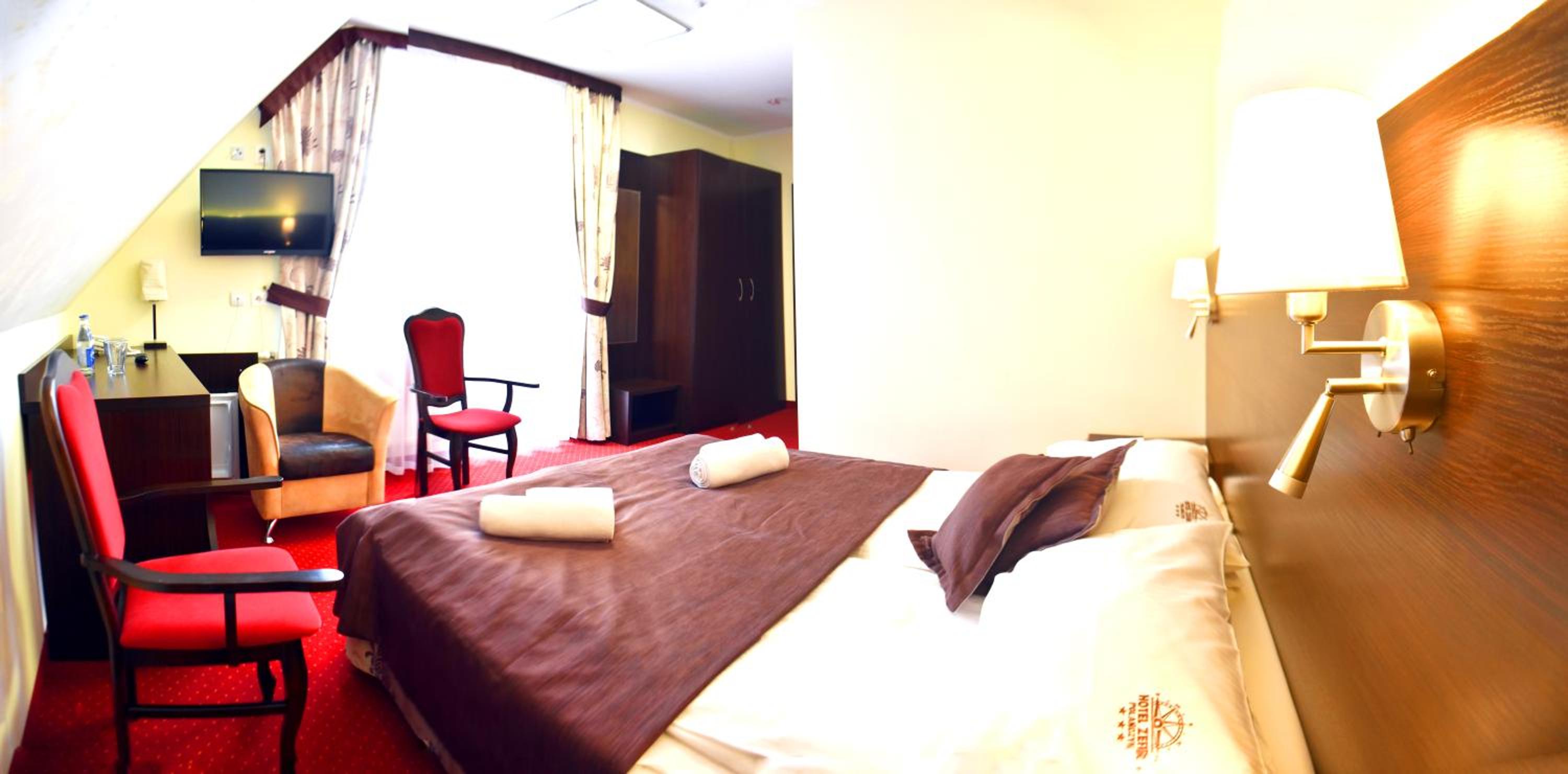Double or Twin Room - Photo 6
