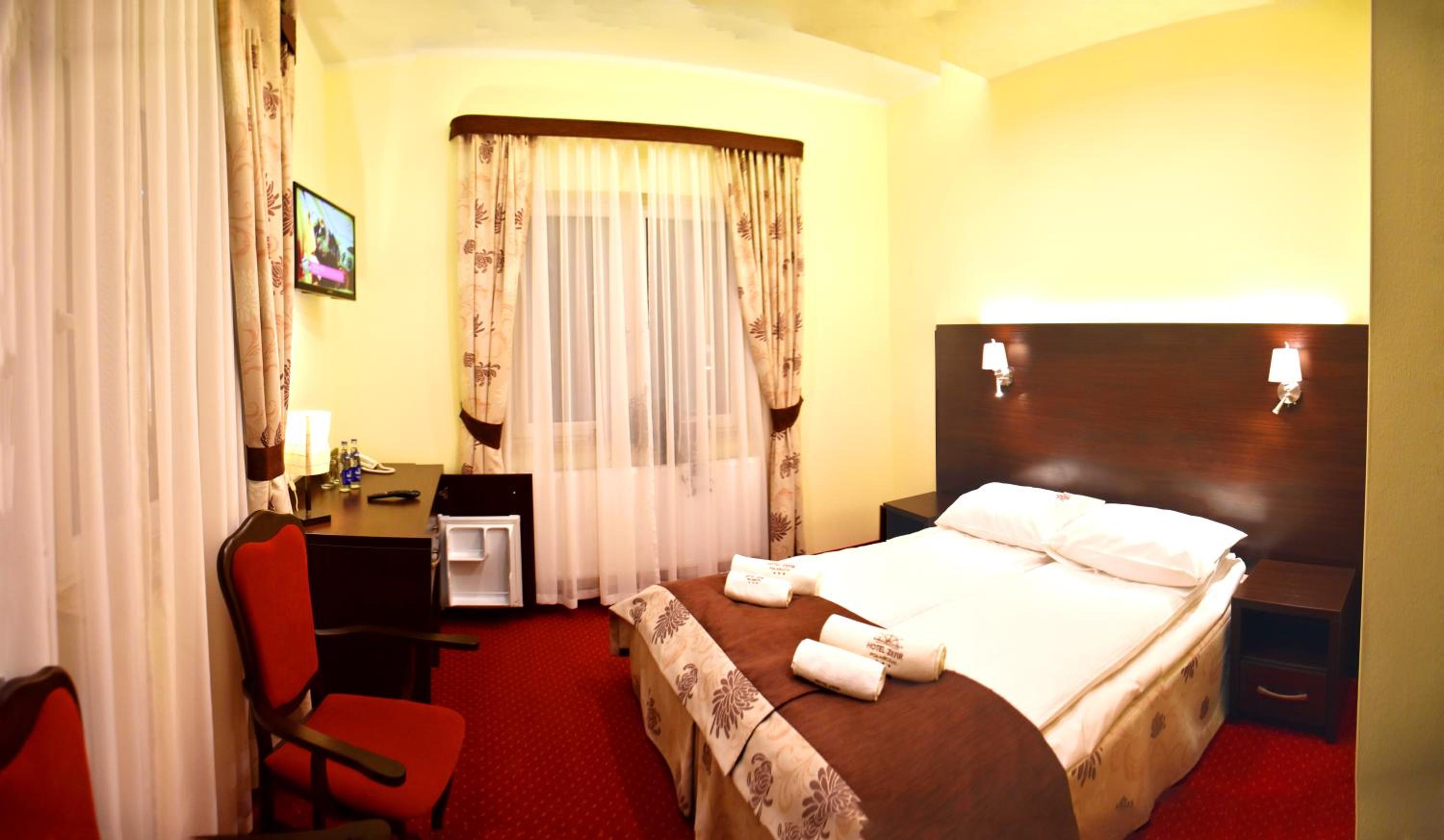 Double or Twin Room - Photo 5