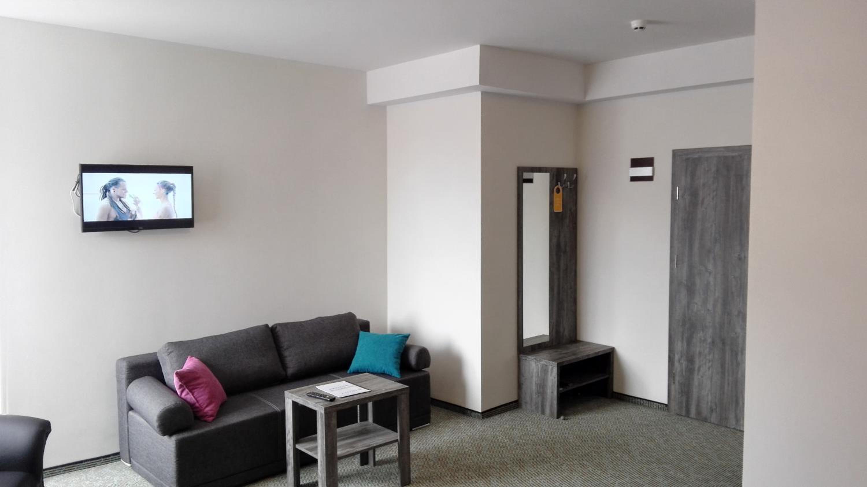 Triple Room with Balcony - Photo 8
