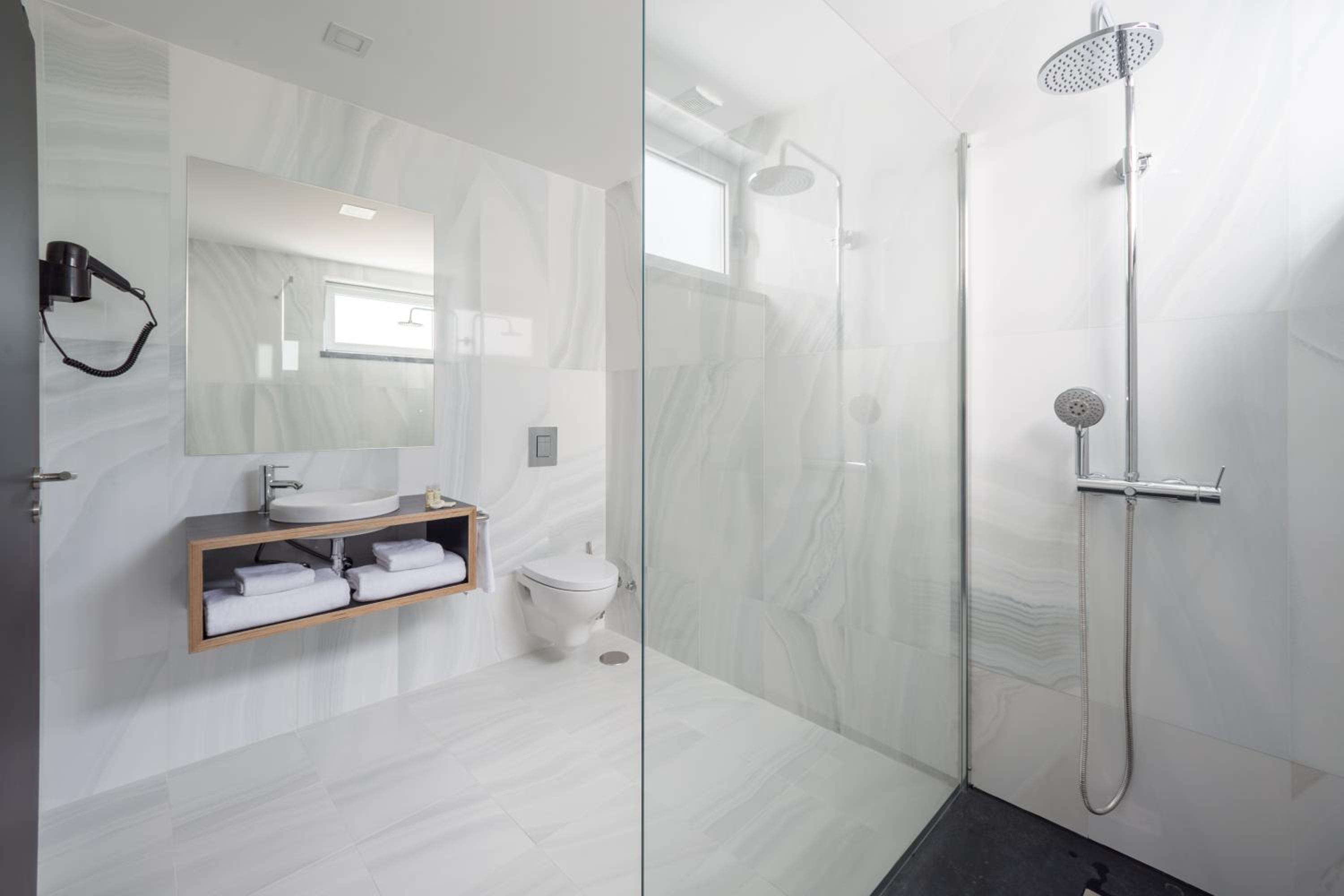 Standard Double or Twin Room photo 3