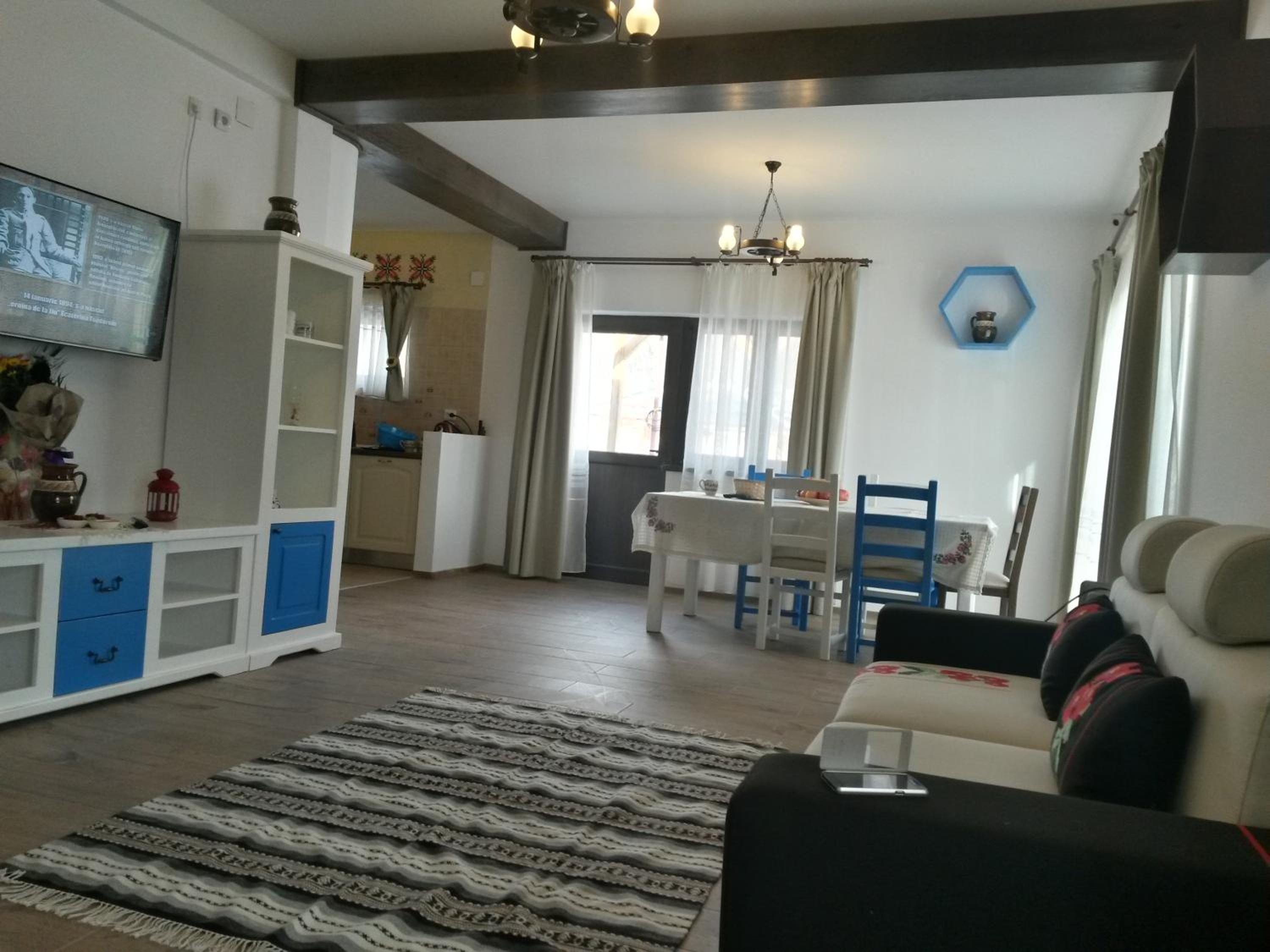 Double Room with Private Bathroom - Photo 25