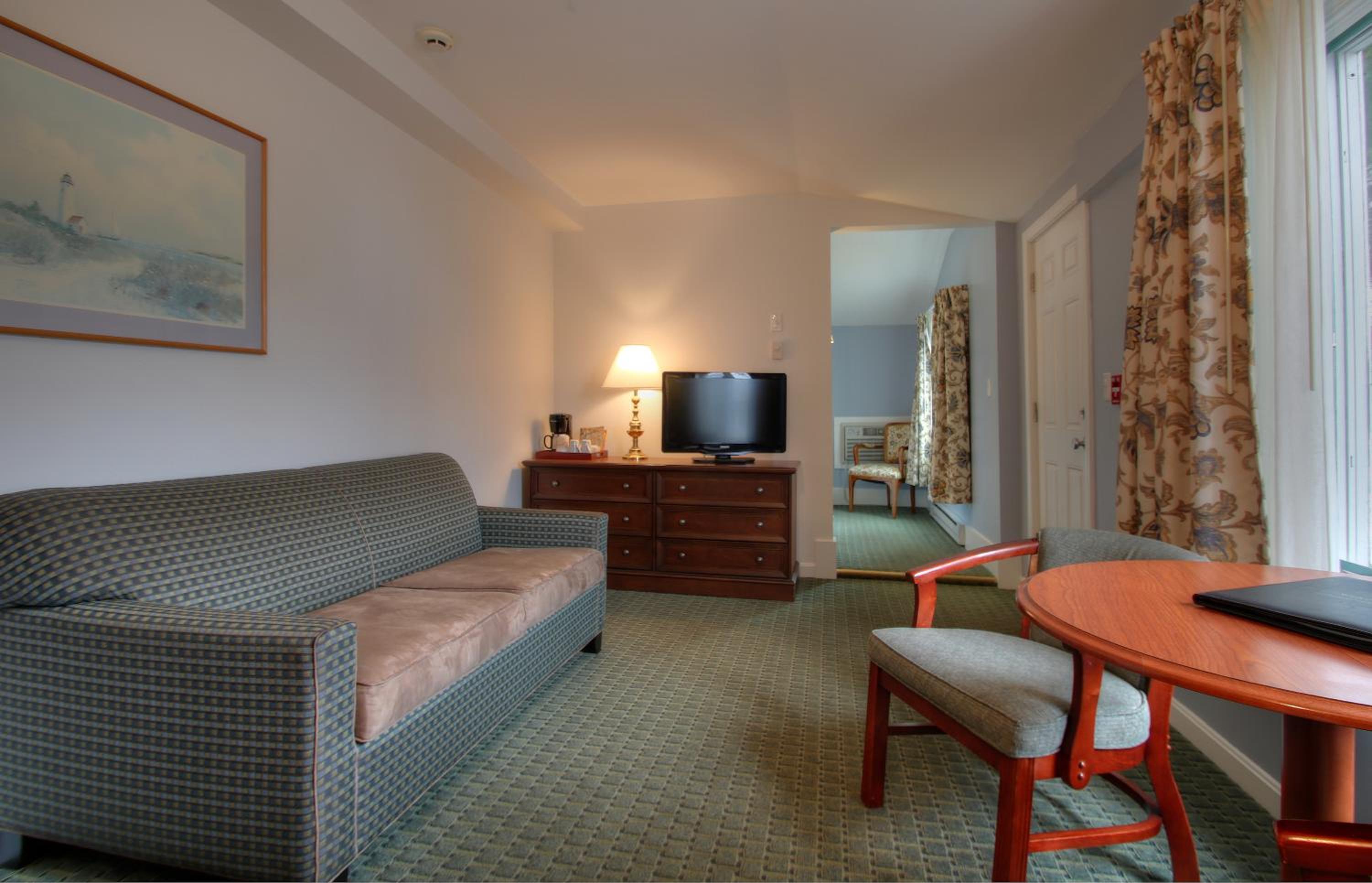 Queen Suite with Partial Ocean View - Main Inn Building photo 1